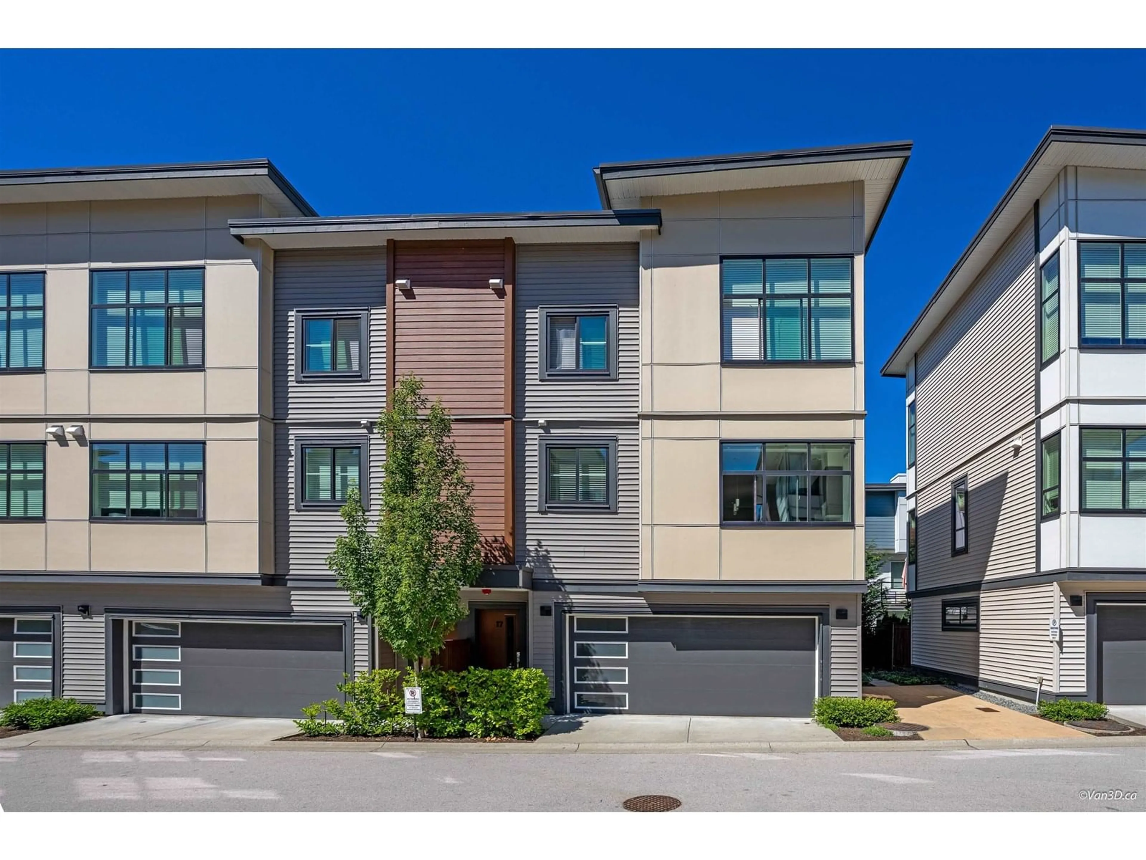Home with vinyl exterior material, street for 17 - 20849 78B, Langley British Columbia V2Y0X6
