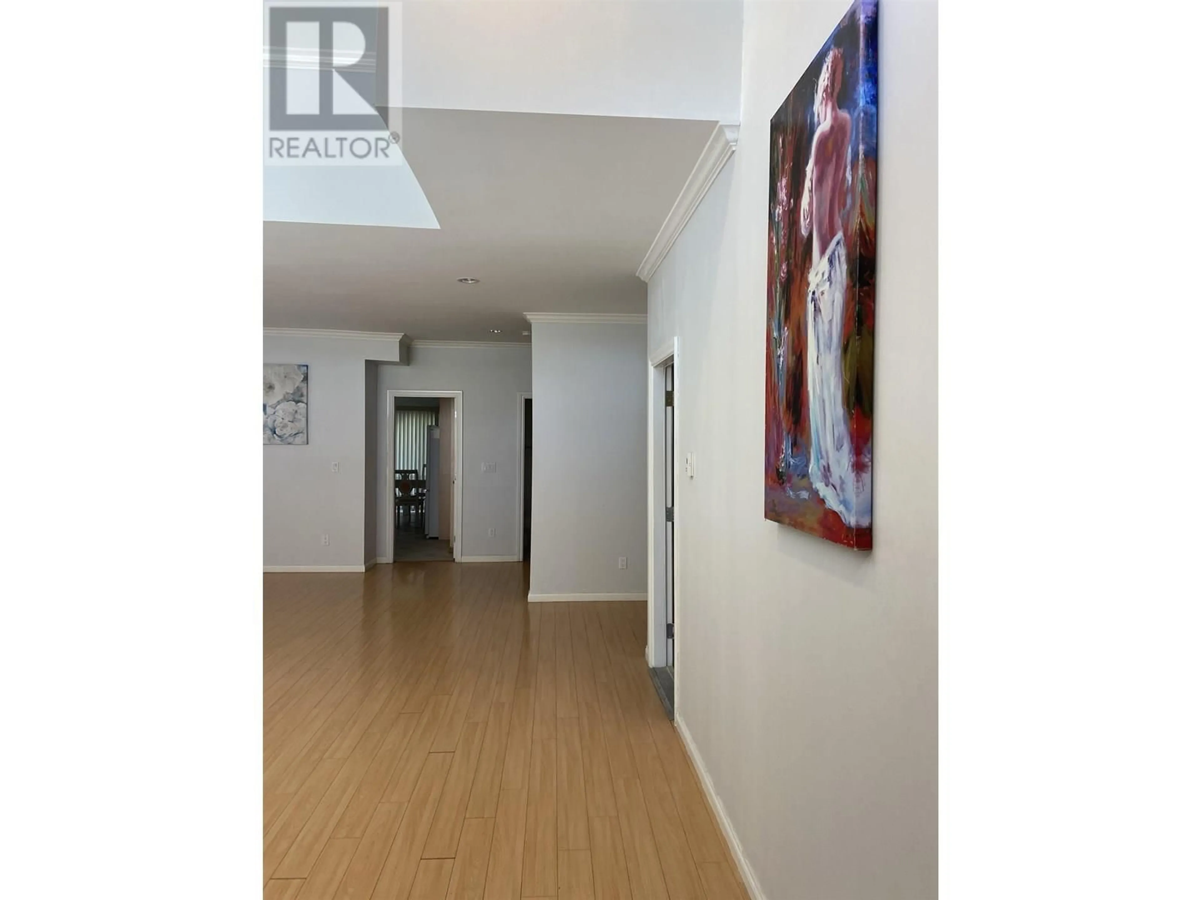 Indoor foyer for 5989 RUMBLE STREET, Burnaby British Columbia V5J2C6