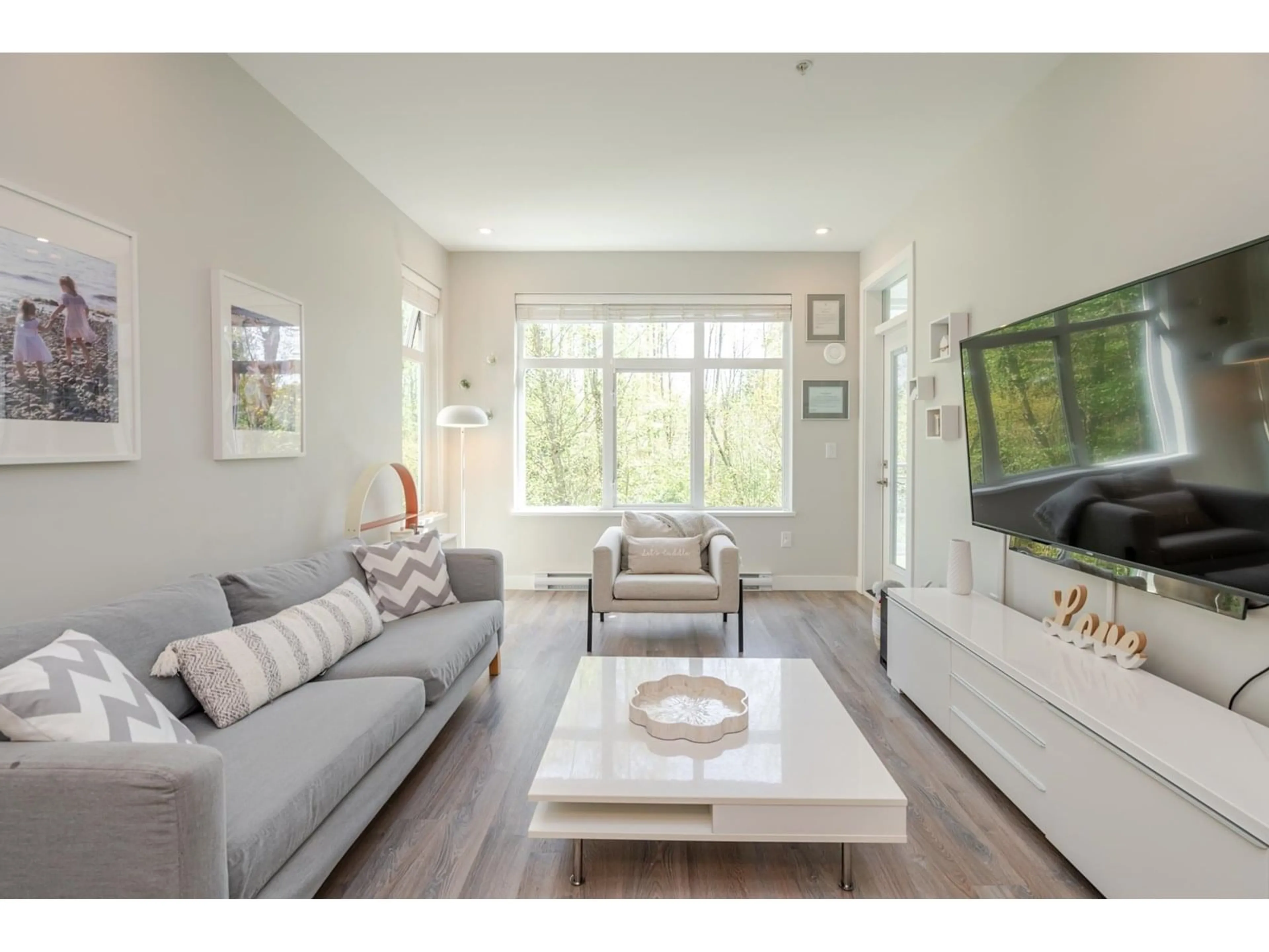 Living room with furniture, unknown for 302 - 15436 31, Surrey British Columbia V3Z1H3
