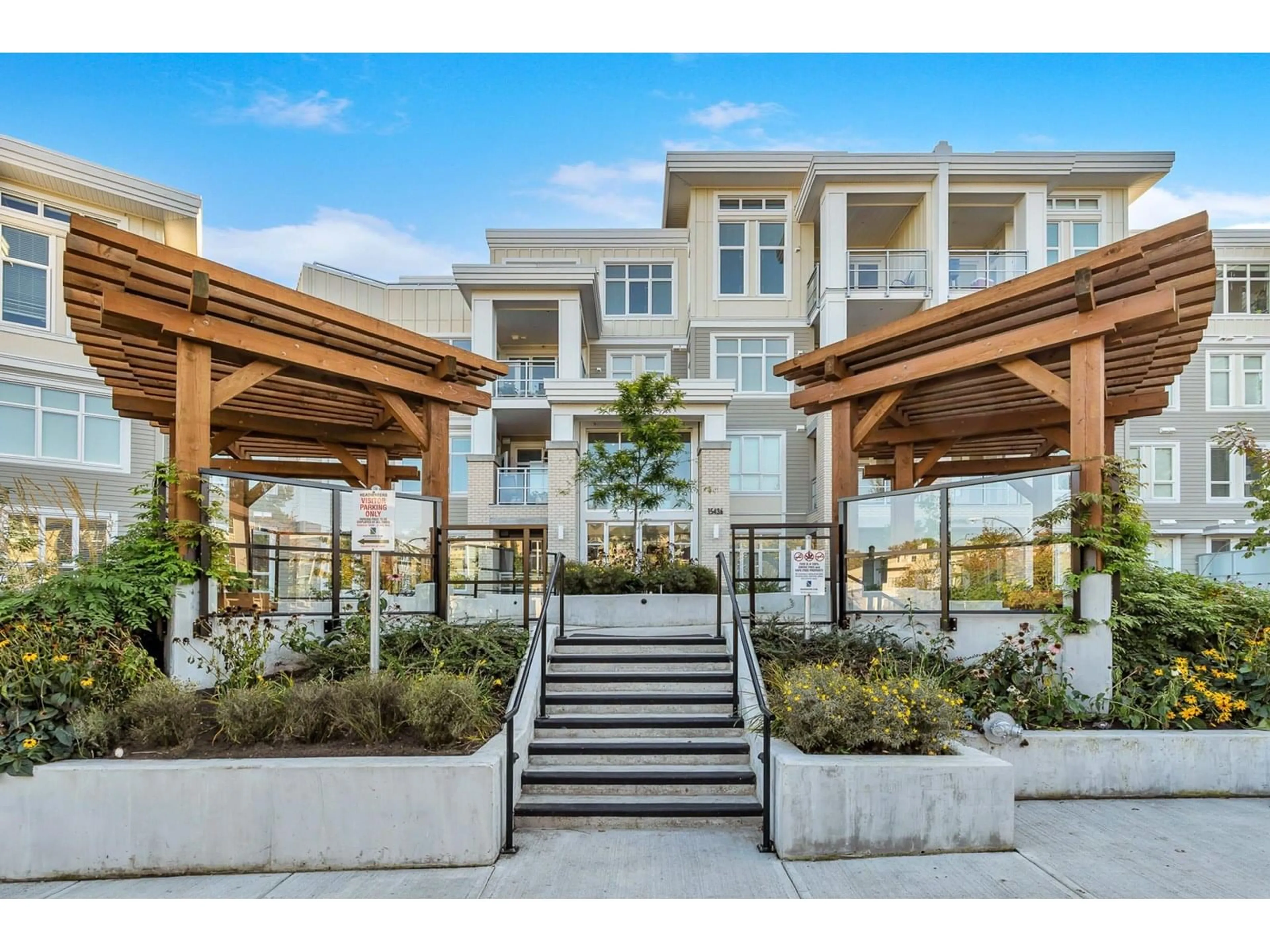 Patio, unknown for 302 - 15436 31, Surrey British Columbia V3Z1H3