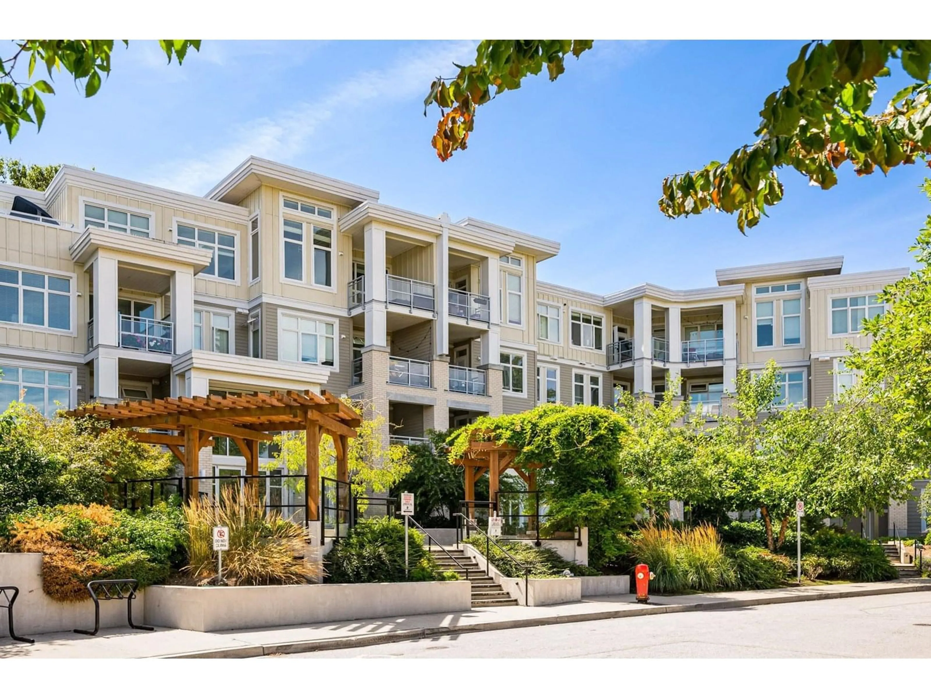 Patio, unknown for 302 - 15436 31, Surrey British Columbia V3Z1H3
