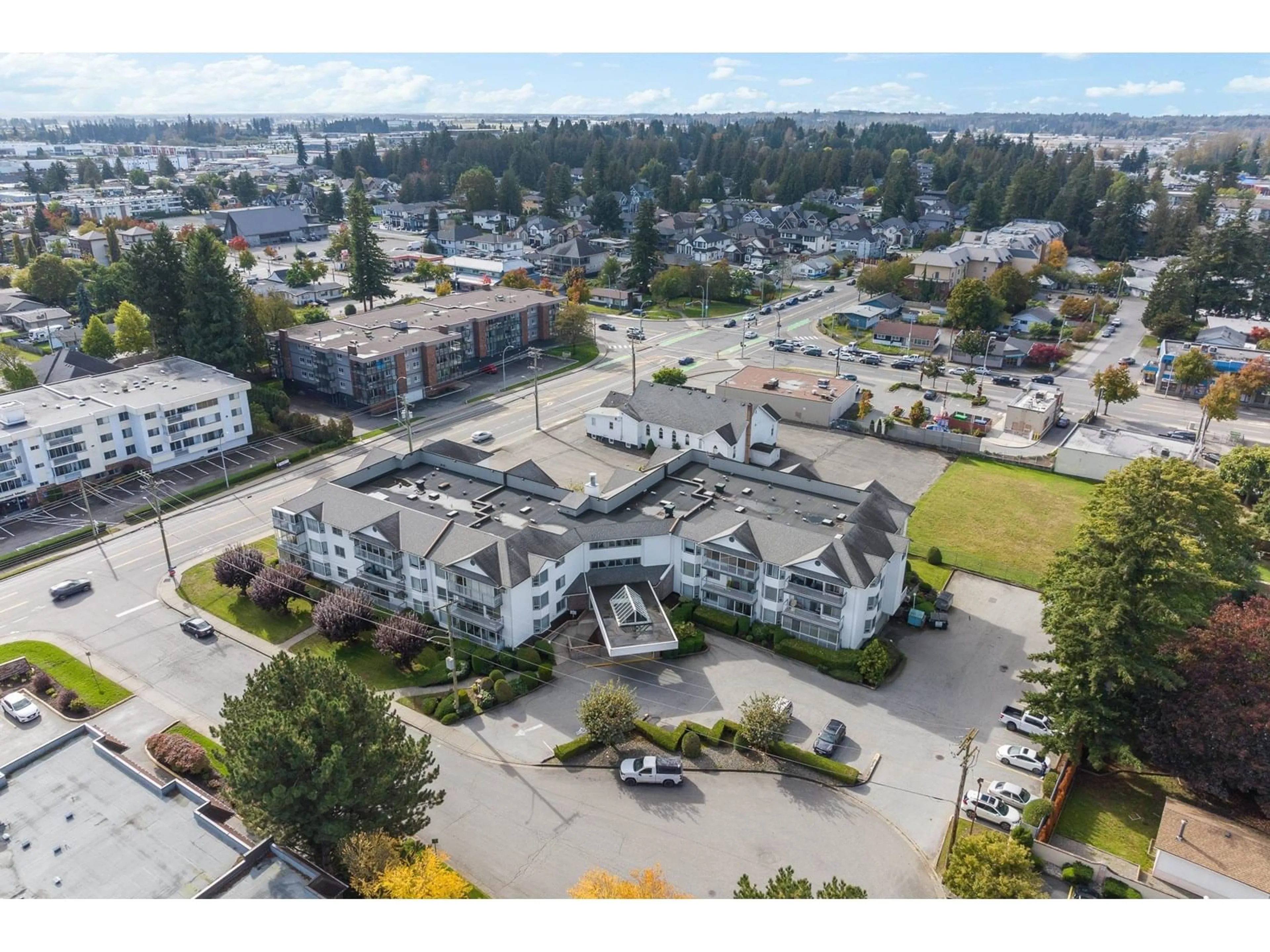 A pic from outside/outdoor area/front of a property/back of a property/a pic from drone, mountain view for 307 - 2425 CHURCH, Abbotsford British Columbia V2T3J8