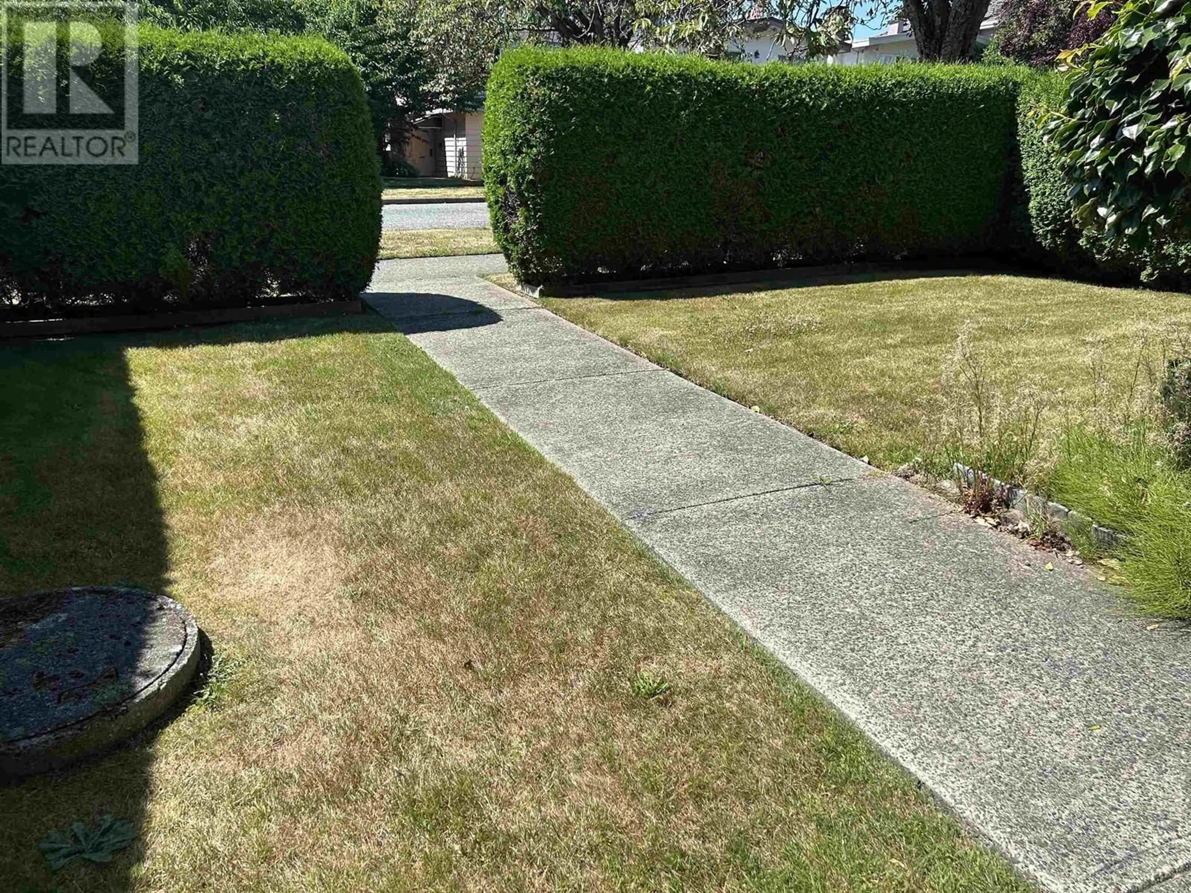 A pic from outside/outdoor area/front of a property/back of a property/a pic from drone, street for 8288 SHAUGHNESSY STREET, Vancouver British Columbia V6P3X8