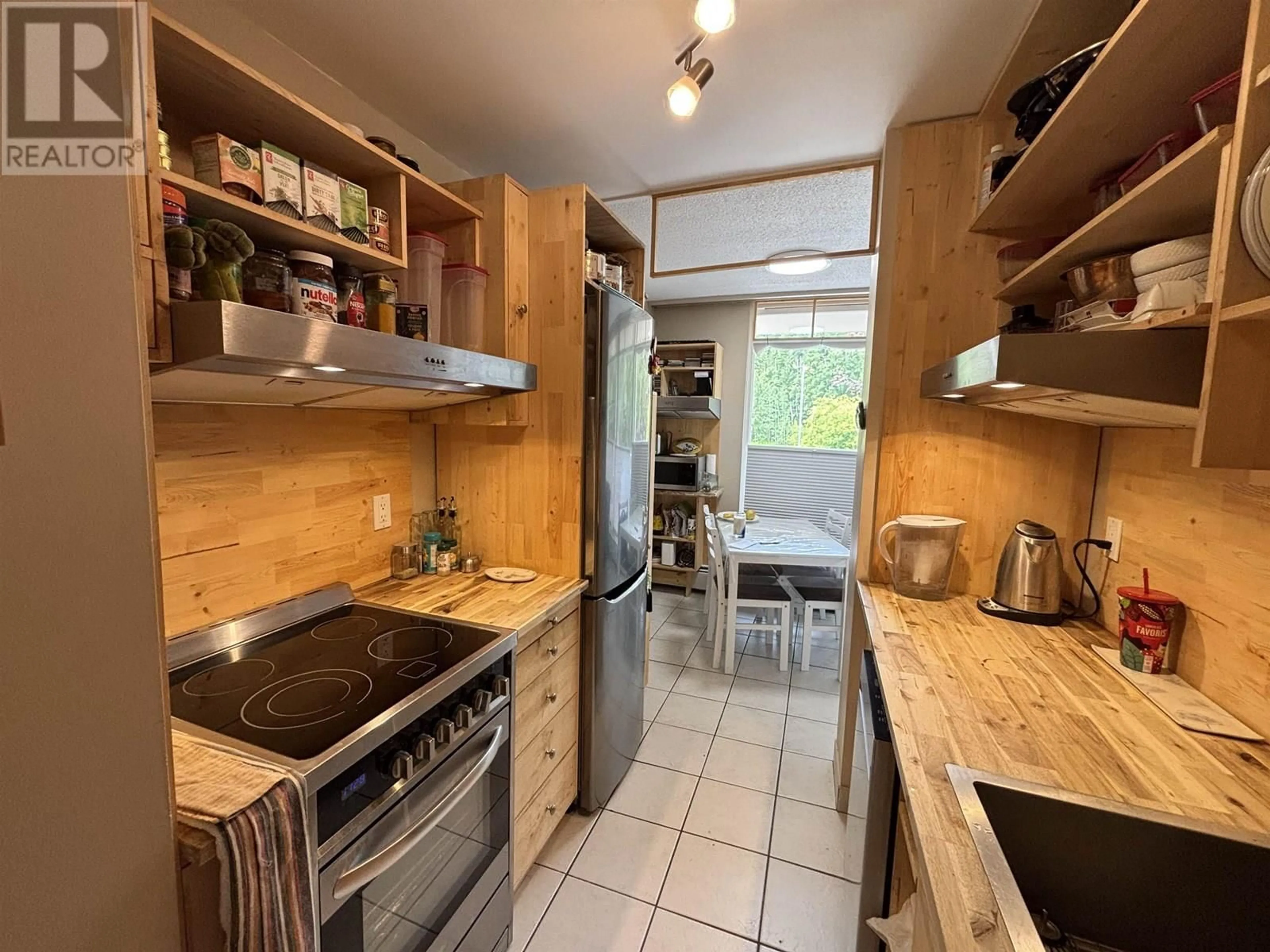 Standard kitchen, unknown for 302 - 1501 QUEENSWAY, Prince George British Columbia V2L1L5