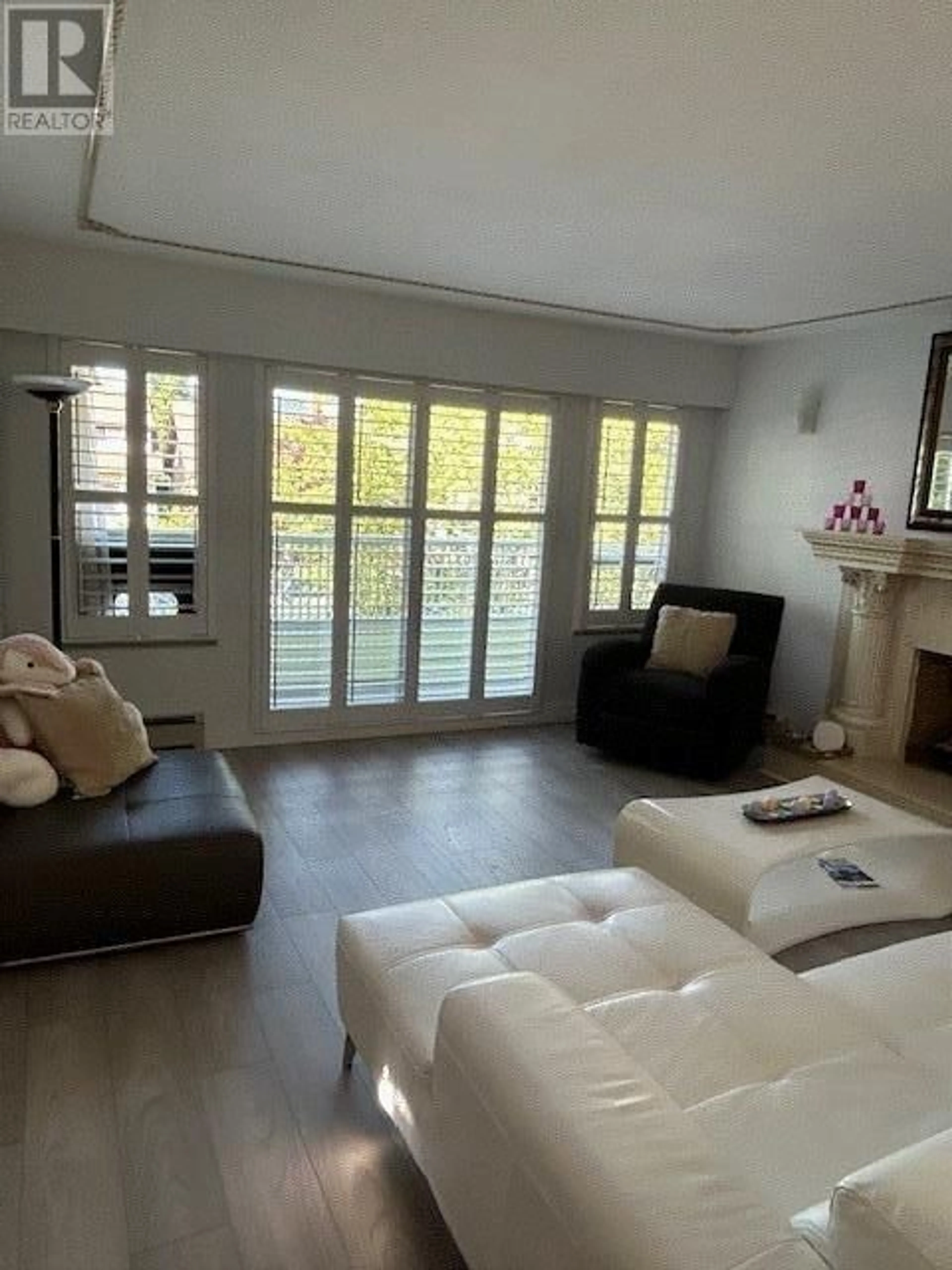 Living room with furniture, unknown for 318 17TH AVENUE, Vancouver British Columbia V5Y1Z8