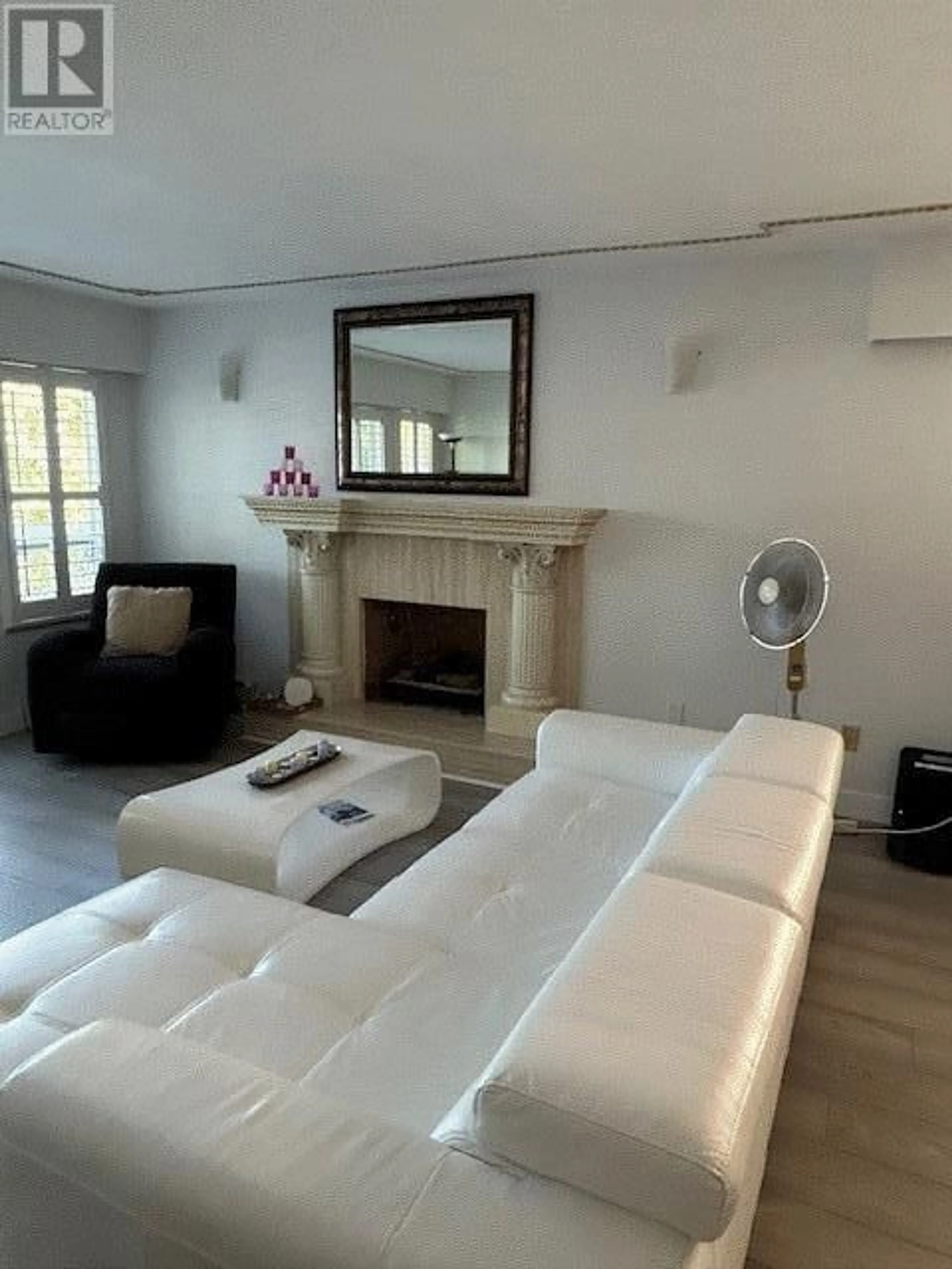 Living room with furniture, unknown for 318 17TH AVENUE, Vancouver British Columbia V5Y1Z8