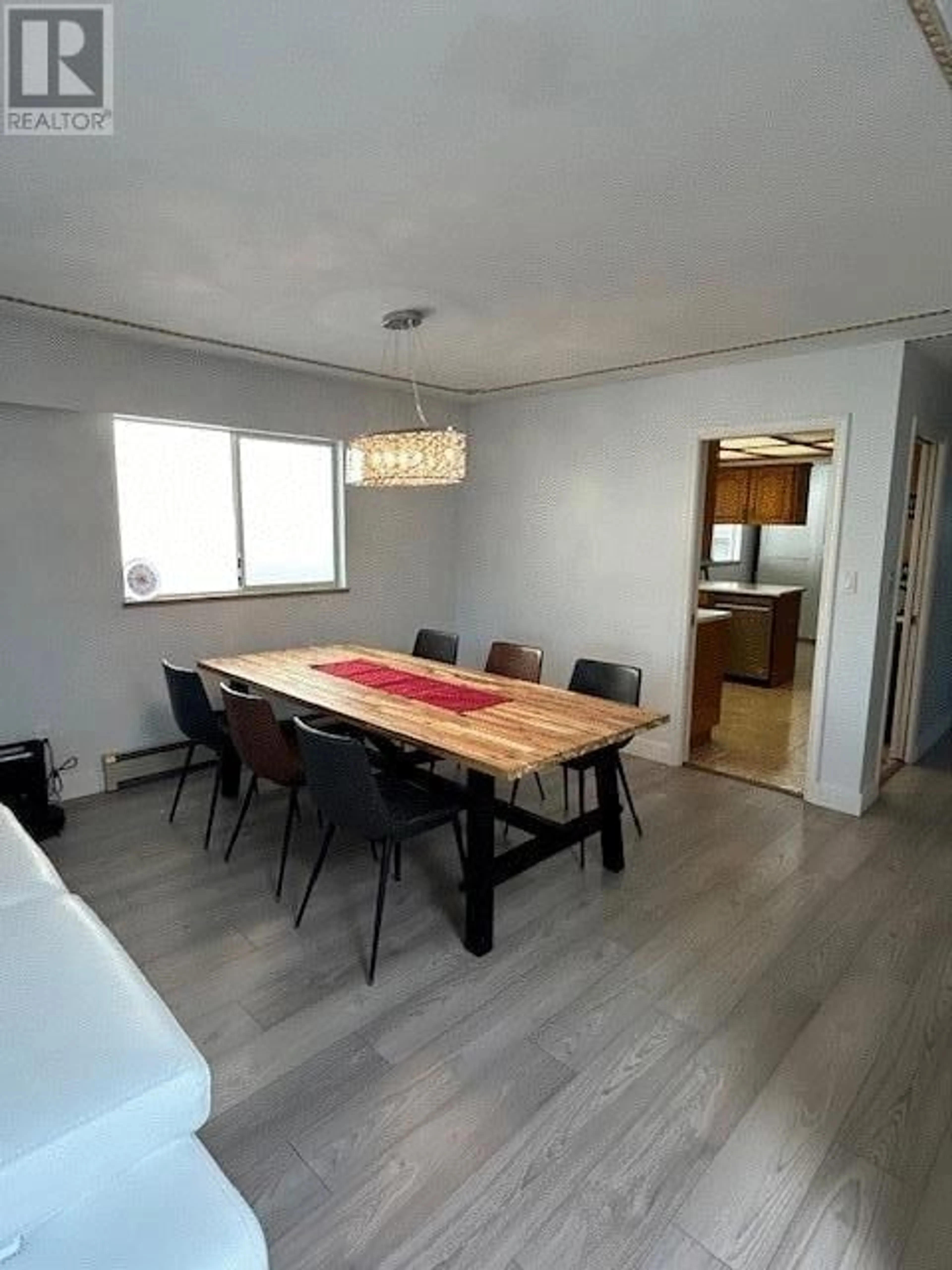 Dining room, wood/laminate floor for 318 17TH AVENUE, Vancouver British Columbia V5Y1Z8