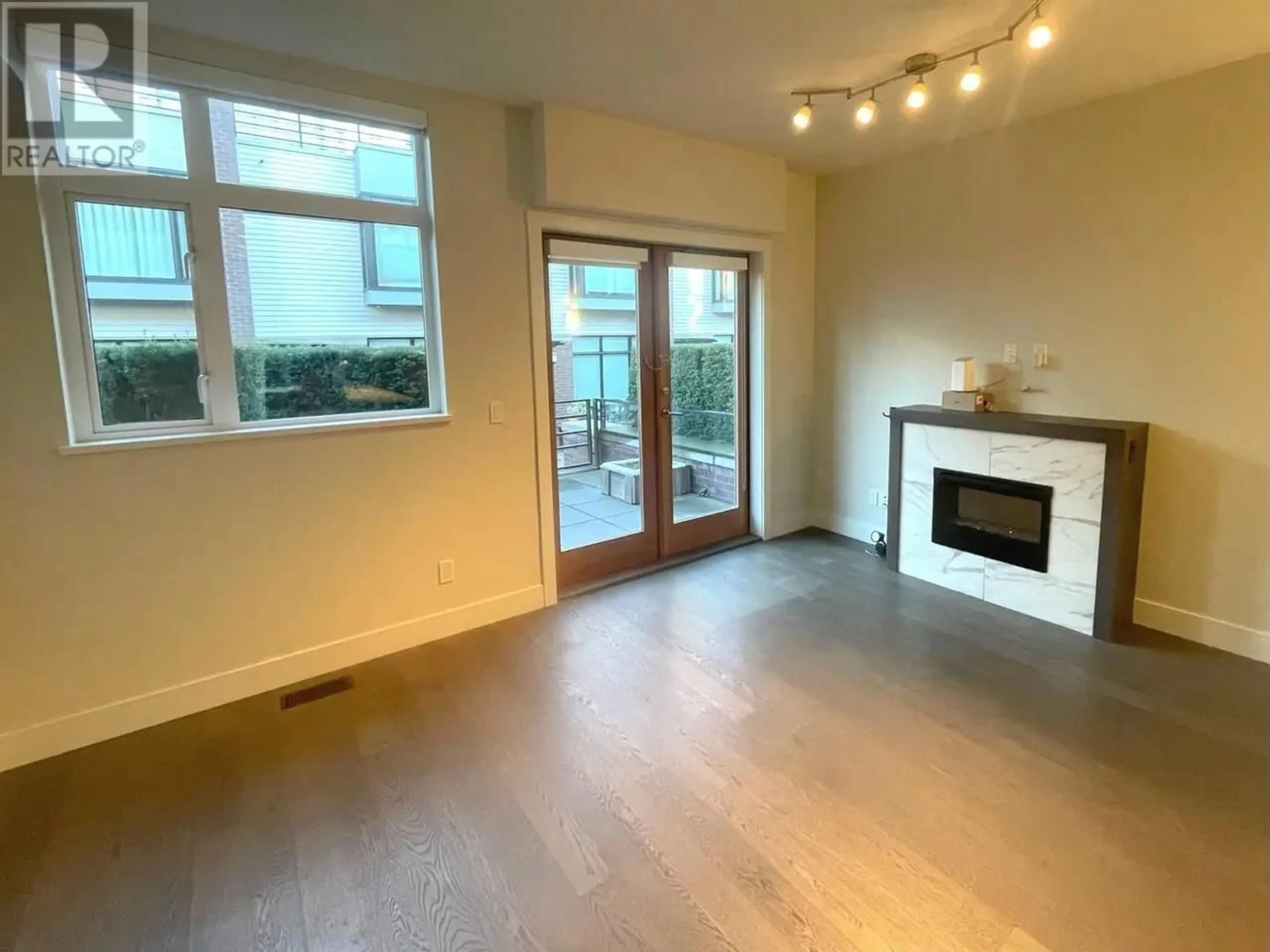 A pic of a room for 6180 OAK STREET, Vancouver British Columbia V6M2W2