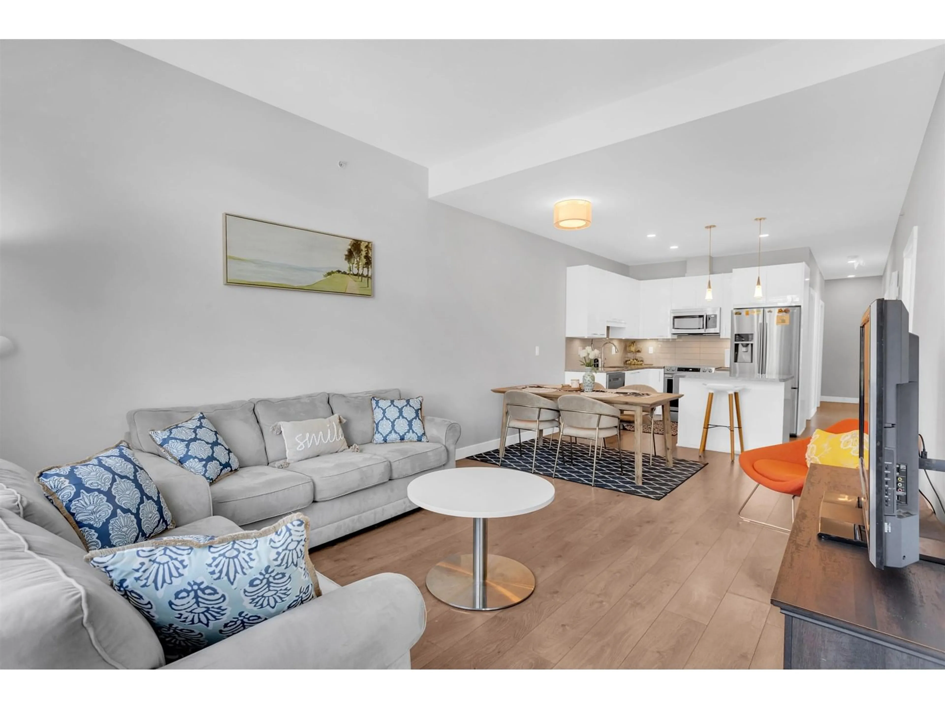 Living room with furniture, unknown for 517 - 20696 EASTLEIGH, Langley British Columbia V3A0M3