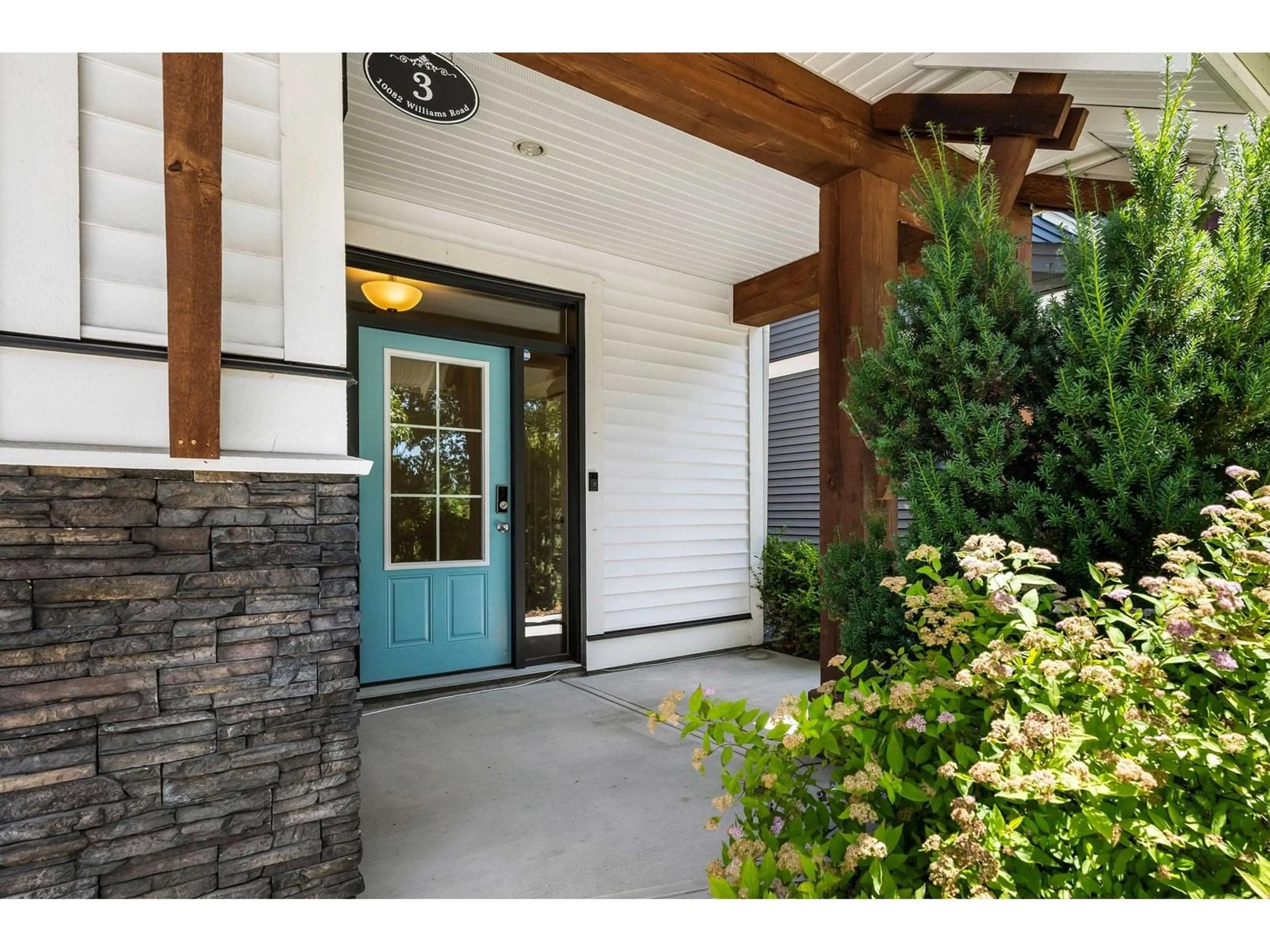Indoor entryway for 3 - 10082 WILLIAMS ROAD, Chilliwack British Columbia V2P5H2