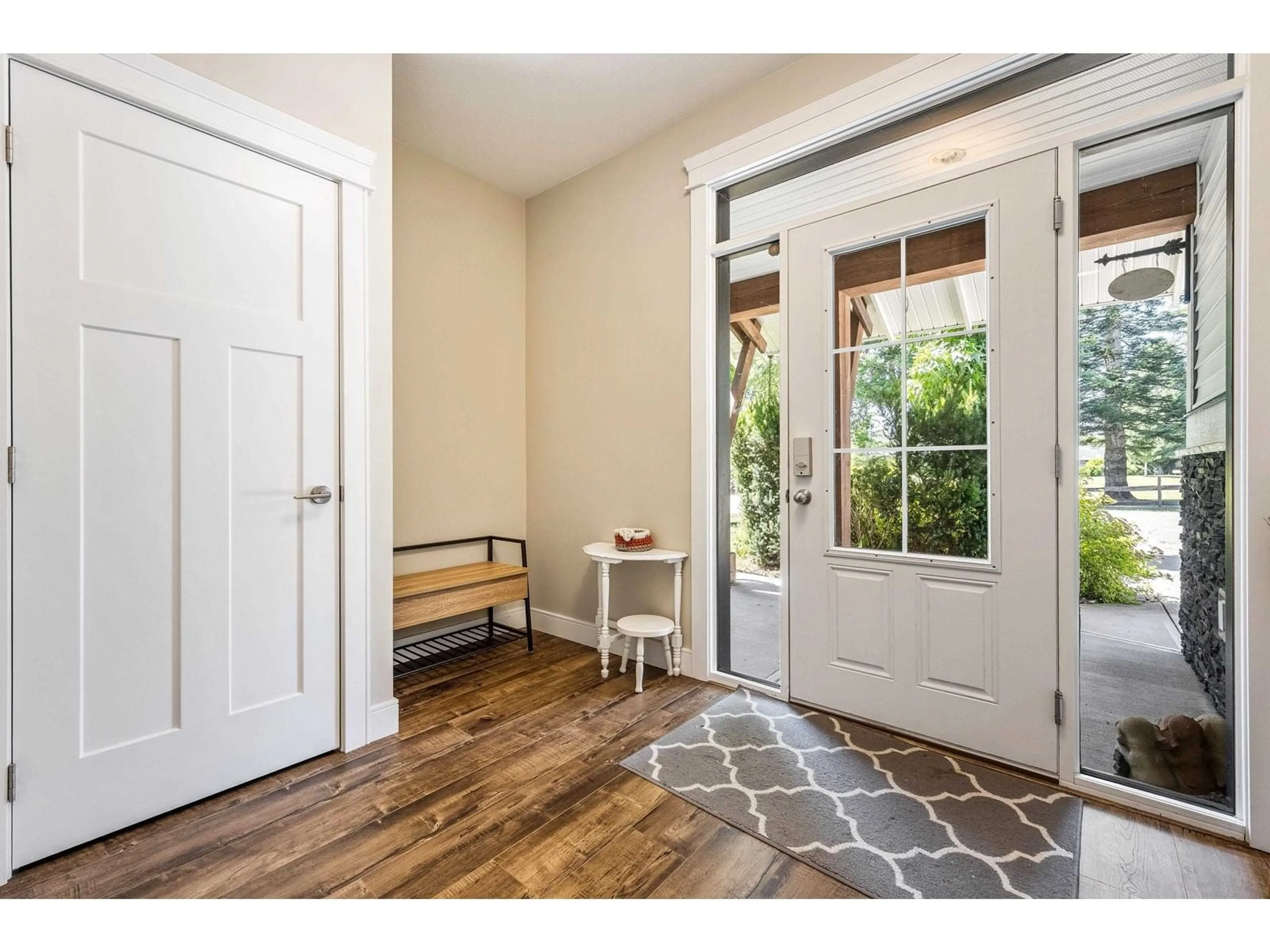 Indoor entryway for 3 - 10082 WILLIAMS ROAD, Chilliwack British Columbia V2P5H2