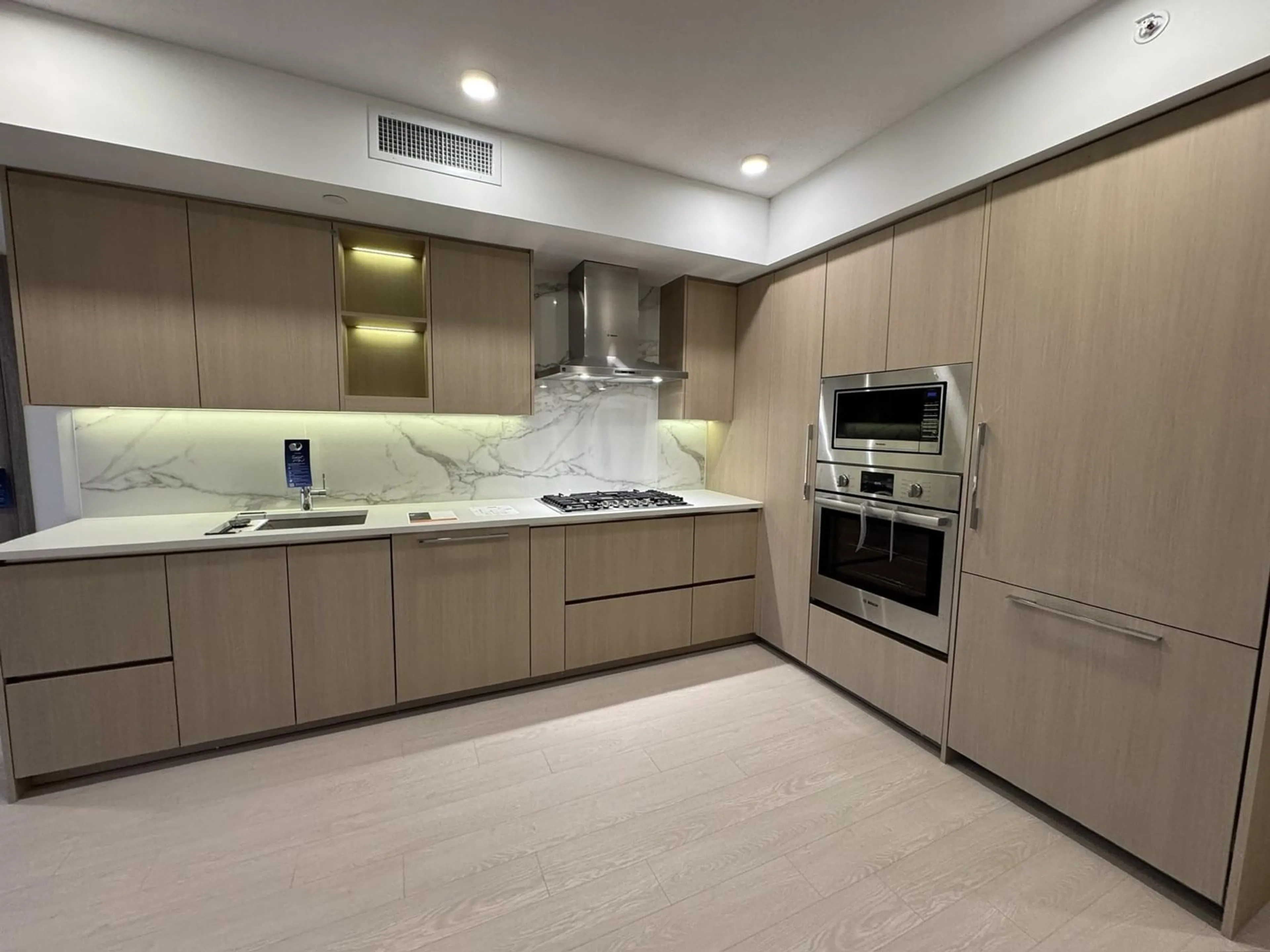 Open concept kitchen, unknown for 1002 - 13778 100, Surrey British Columbia V3T0V3