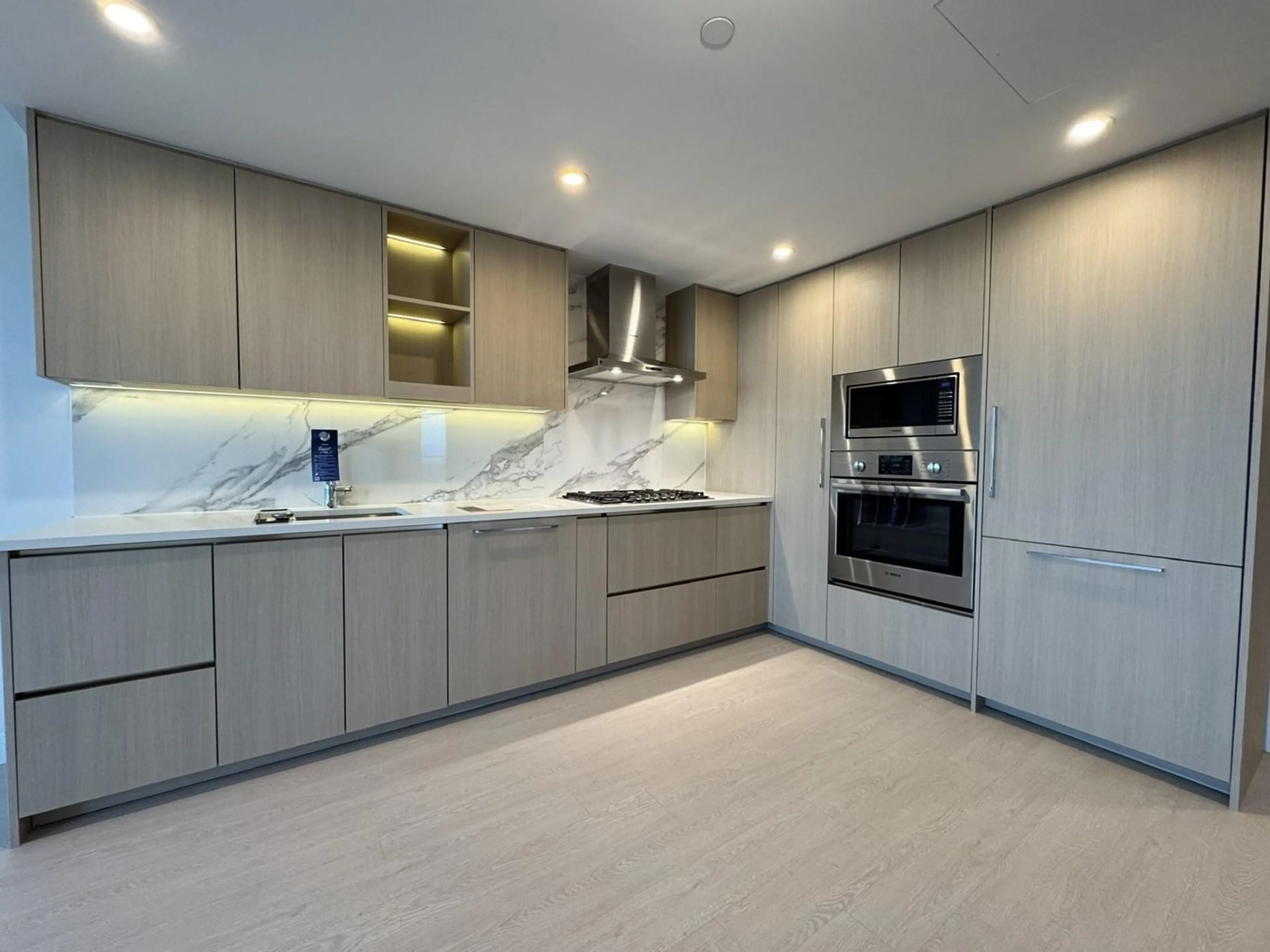 Contemporary kitchen, ceramic/tile floor for 3403 - 13778 100, Surrey British Columbia V3T0V3