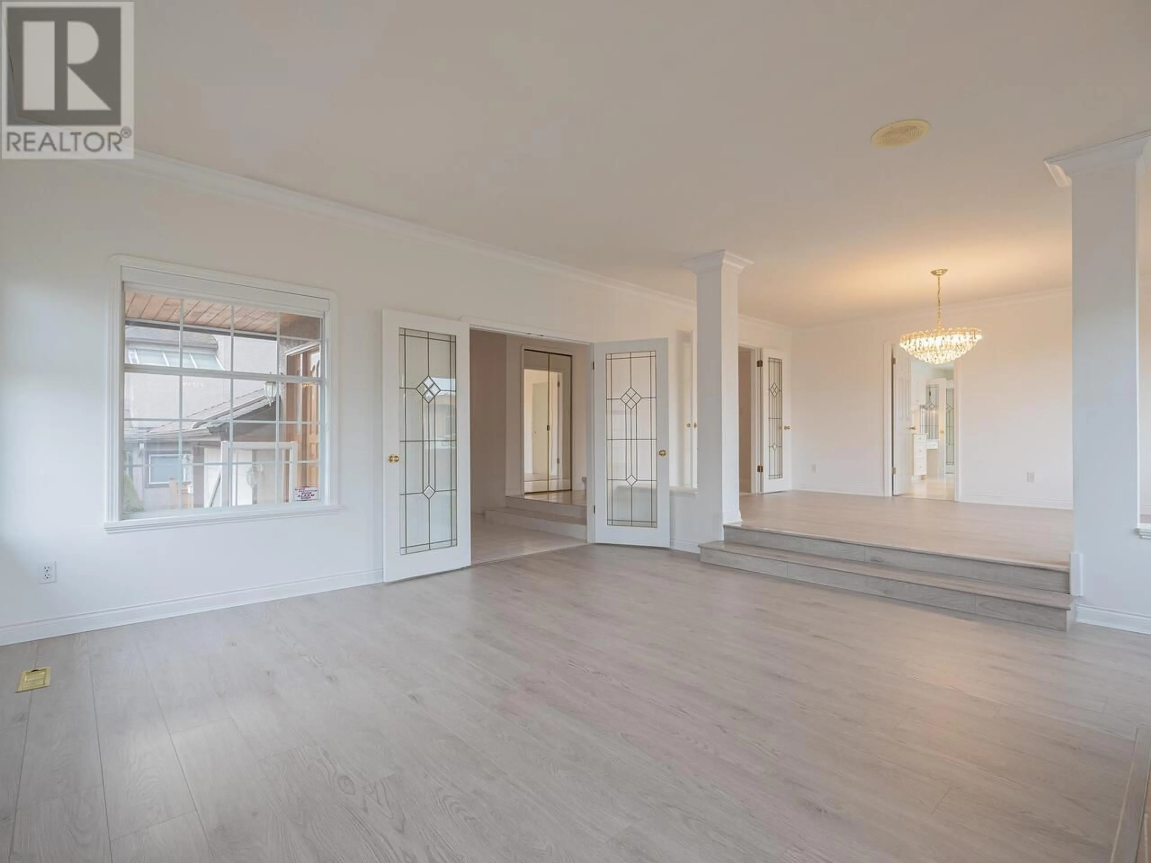 Indoor foyer for 65 - 5380 SMITH DRIVE, Richmond British Columbia V6V2K8