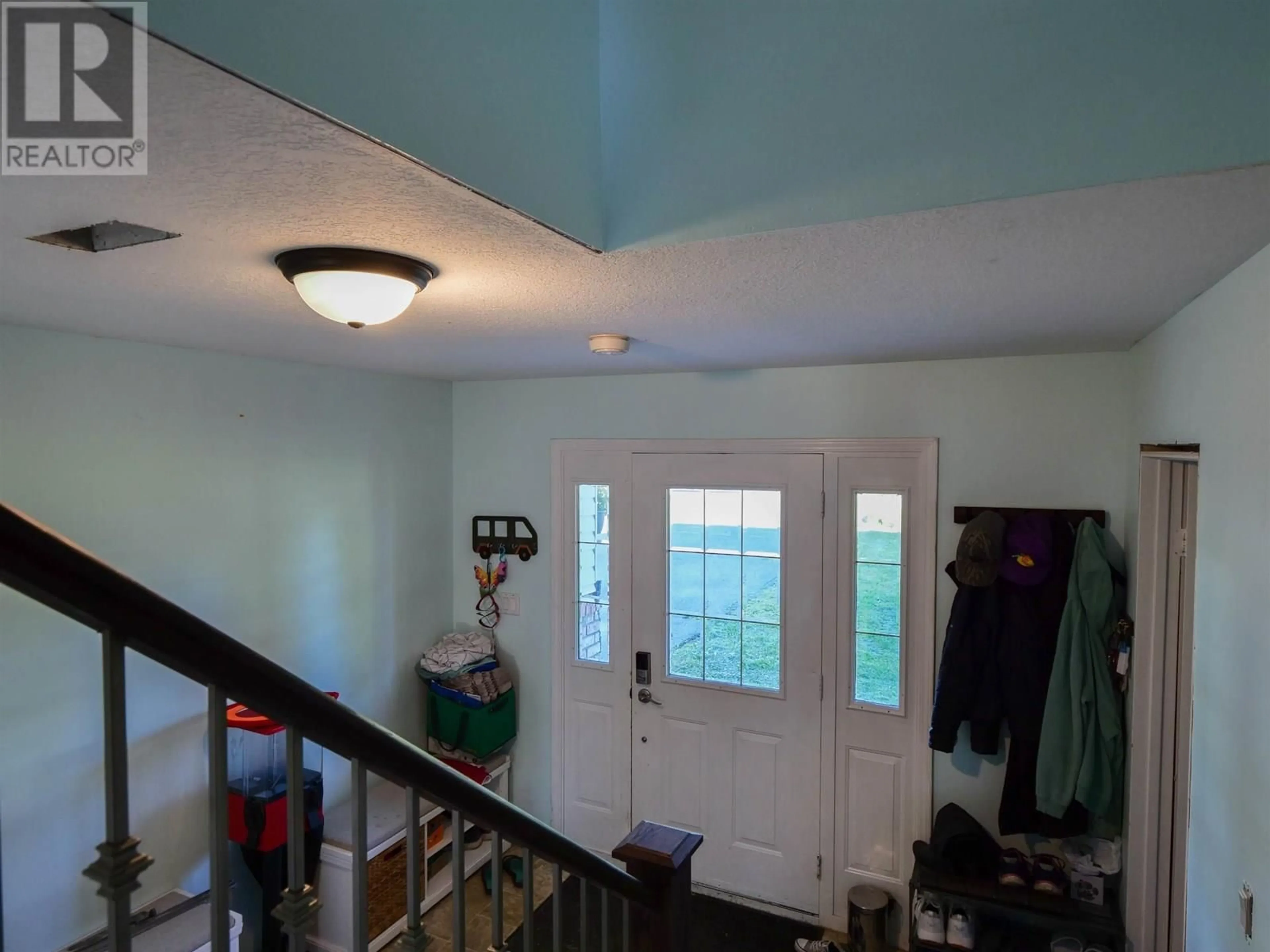 Indoor foyer for 257 THOMPSON ROAD, Quesnel British Columbia V2J5B5