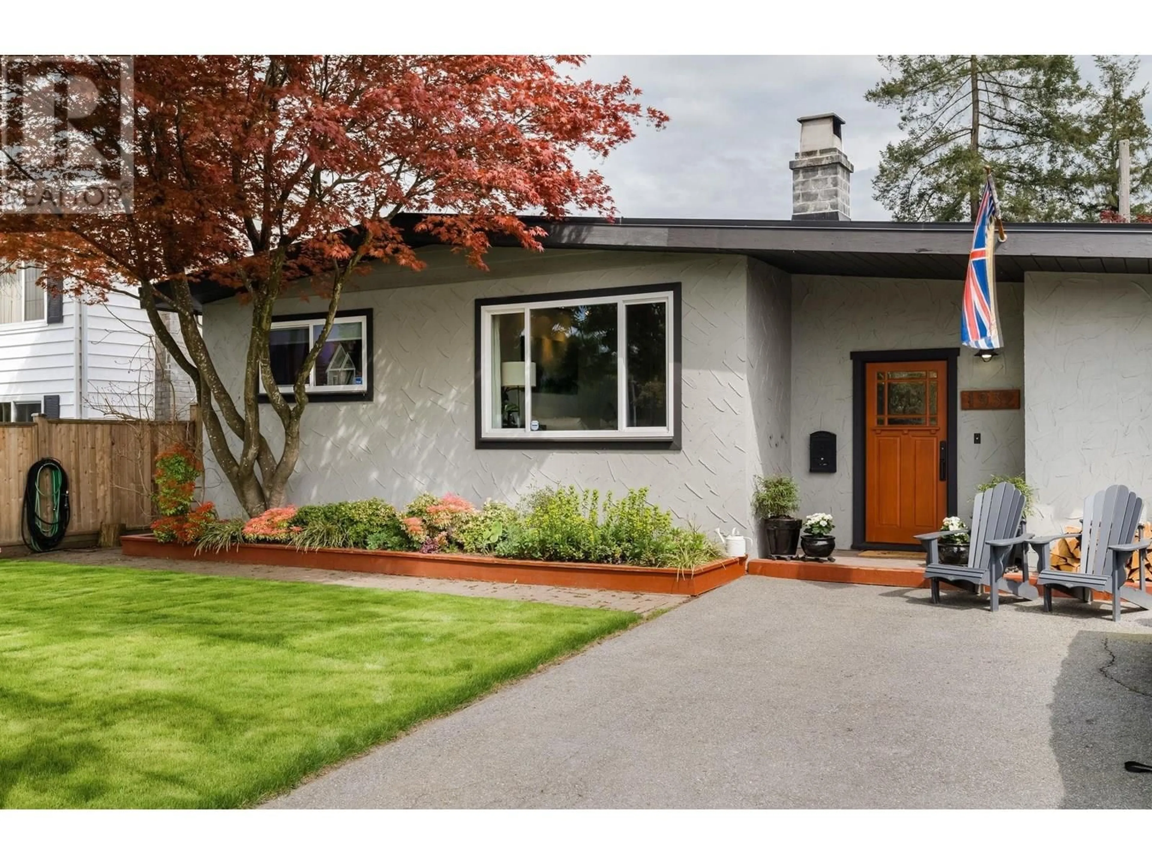 Home with vinyl exterior material, street for 1932 JONES AVENUE, North Vancouver British Columbia V7M2W5