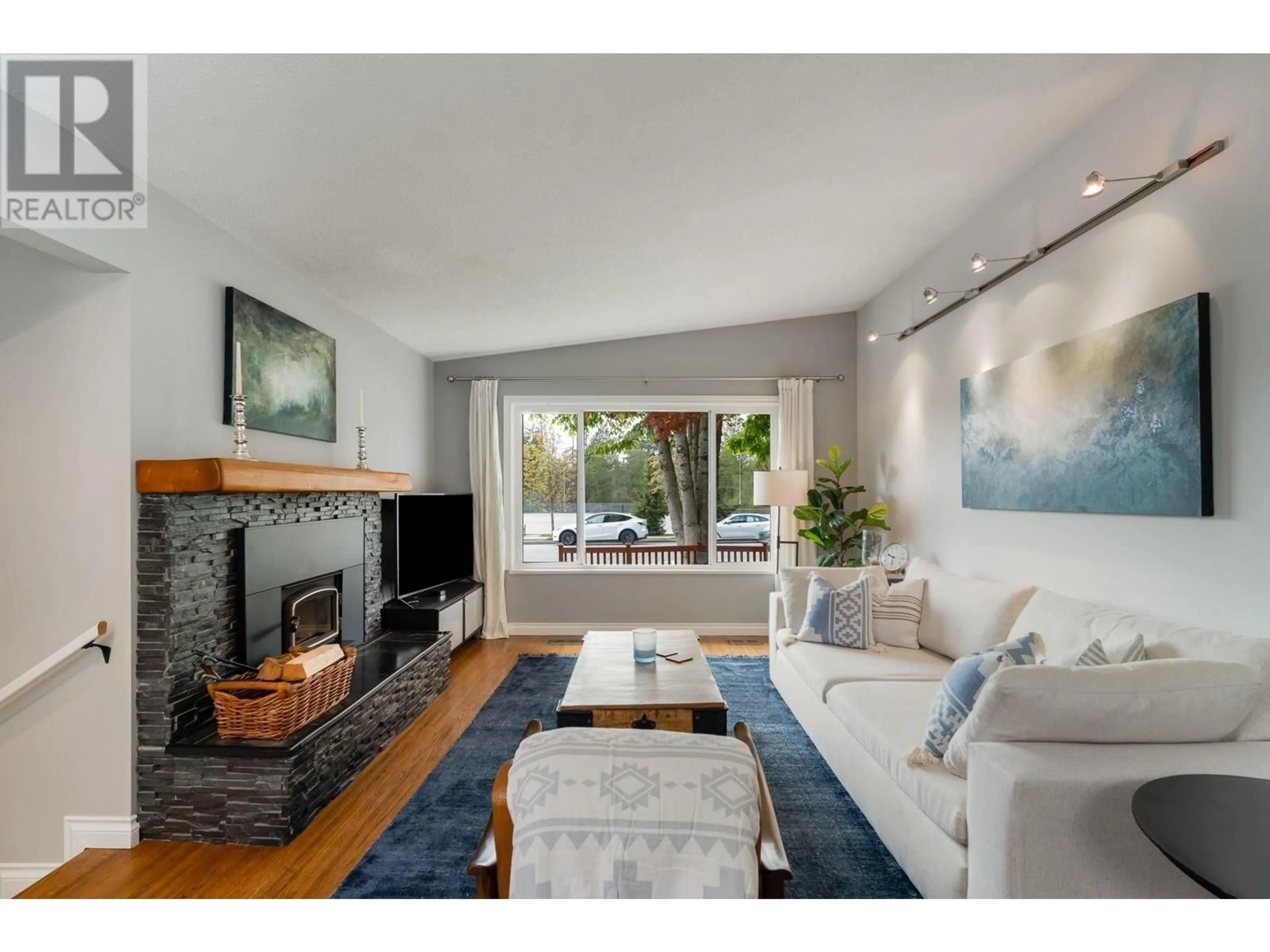 Living room with furniture, unknown for 1932 JONES AVENUE, North Vancouver British Columbia V7M2W5