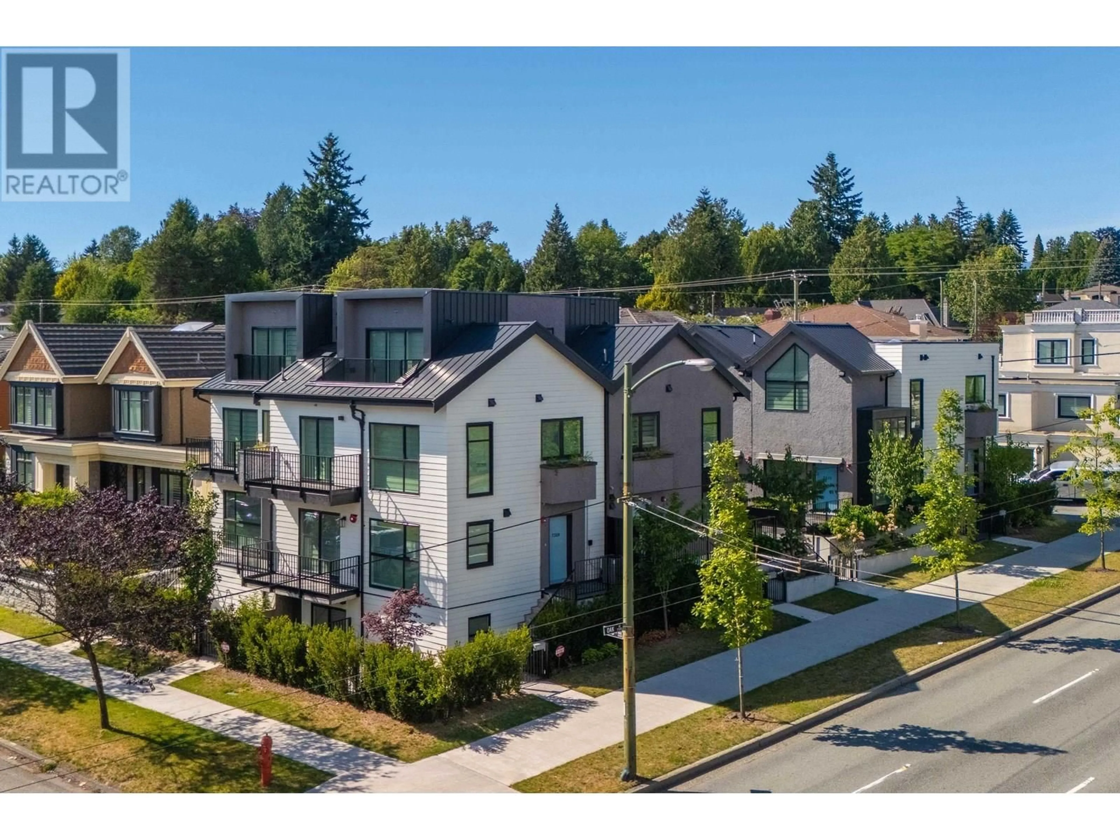 A pic from outside/outdoor area/front of a property/back of a property/a pic from drone, unknown for 7357 OAK STREET, Vancouver British Columbia V6P1V7