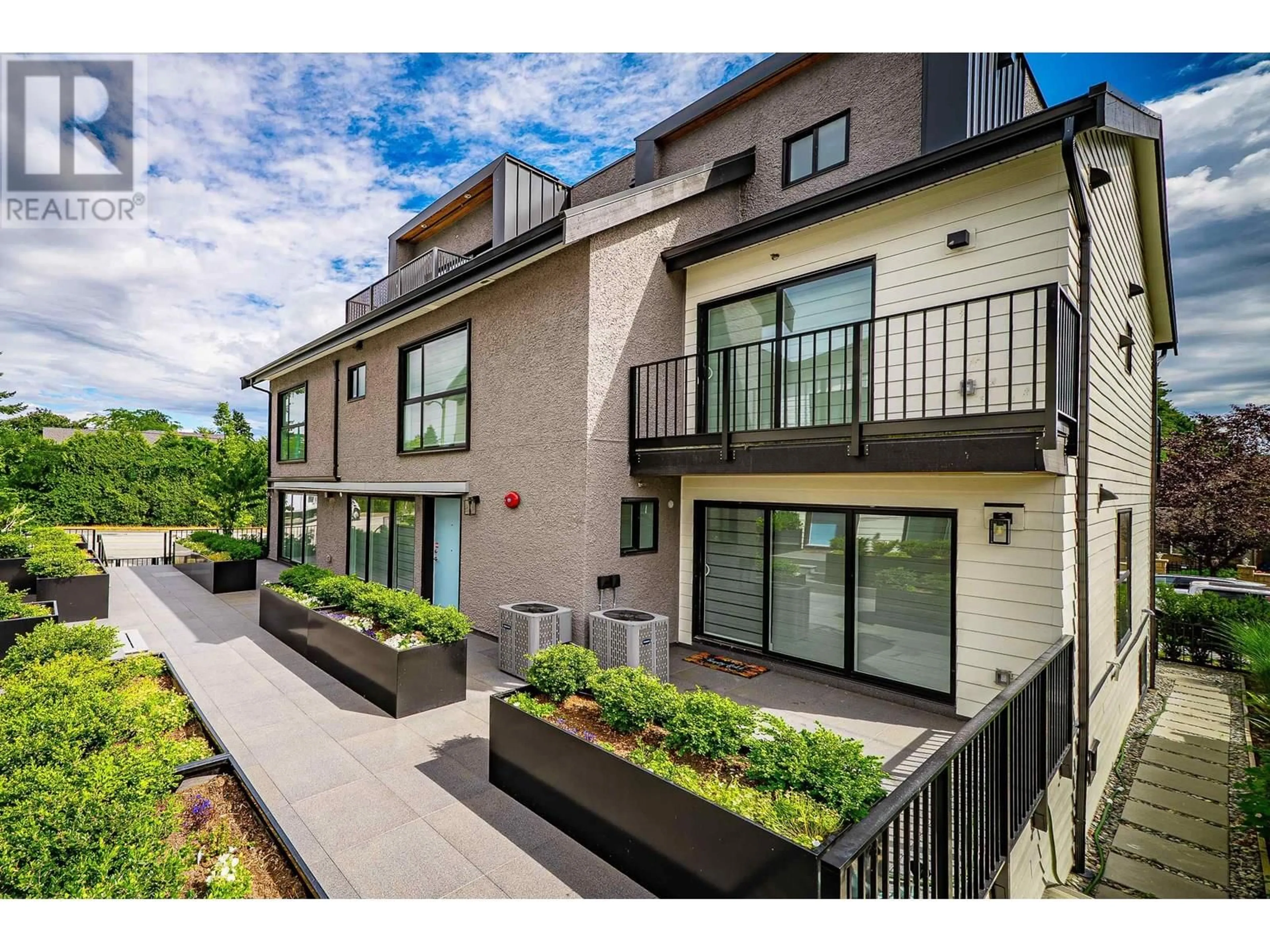 Patio, street for 7357 OAK STREET, Vancouver British Columbia V6P1V7