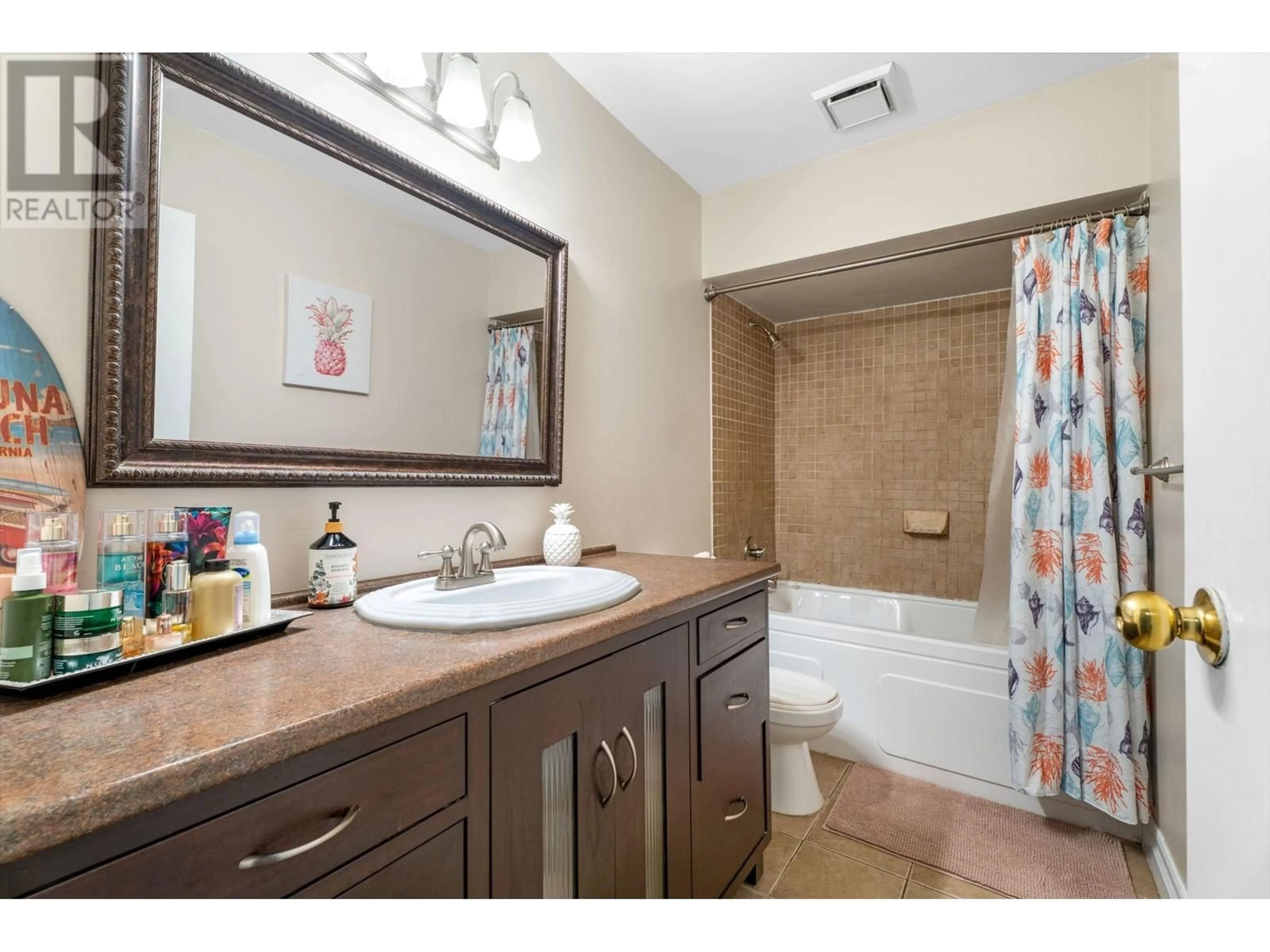 Standard bathroom, ceramic/tile floor for 3 - 1140 EAGLERIDGE DRIVE, Coquitlam British Columbia V3E1C2
