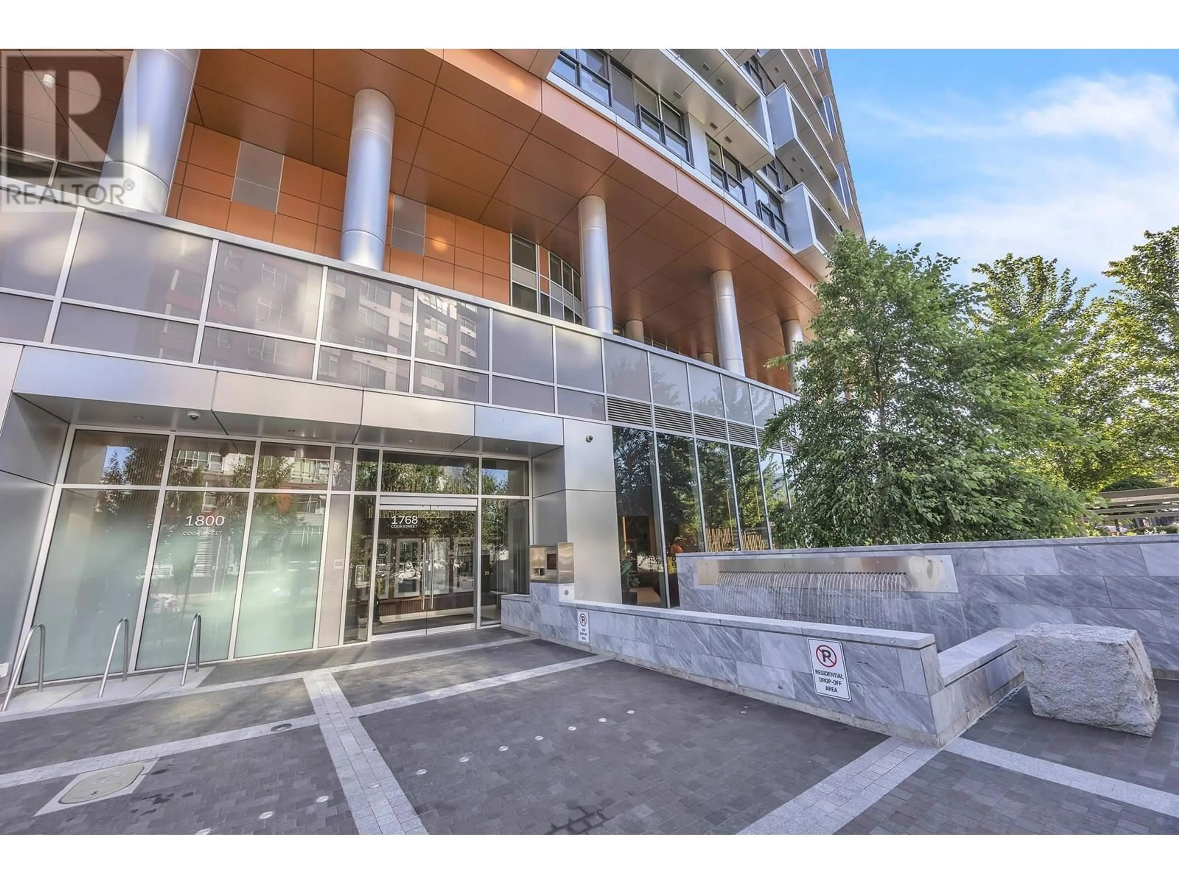 Indoor foyer for 1405 - 1768 COOK STREET, Vancouver British Columbia V5Y0N3
