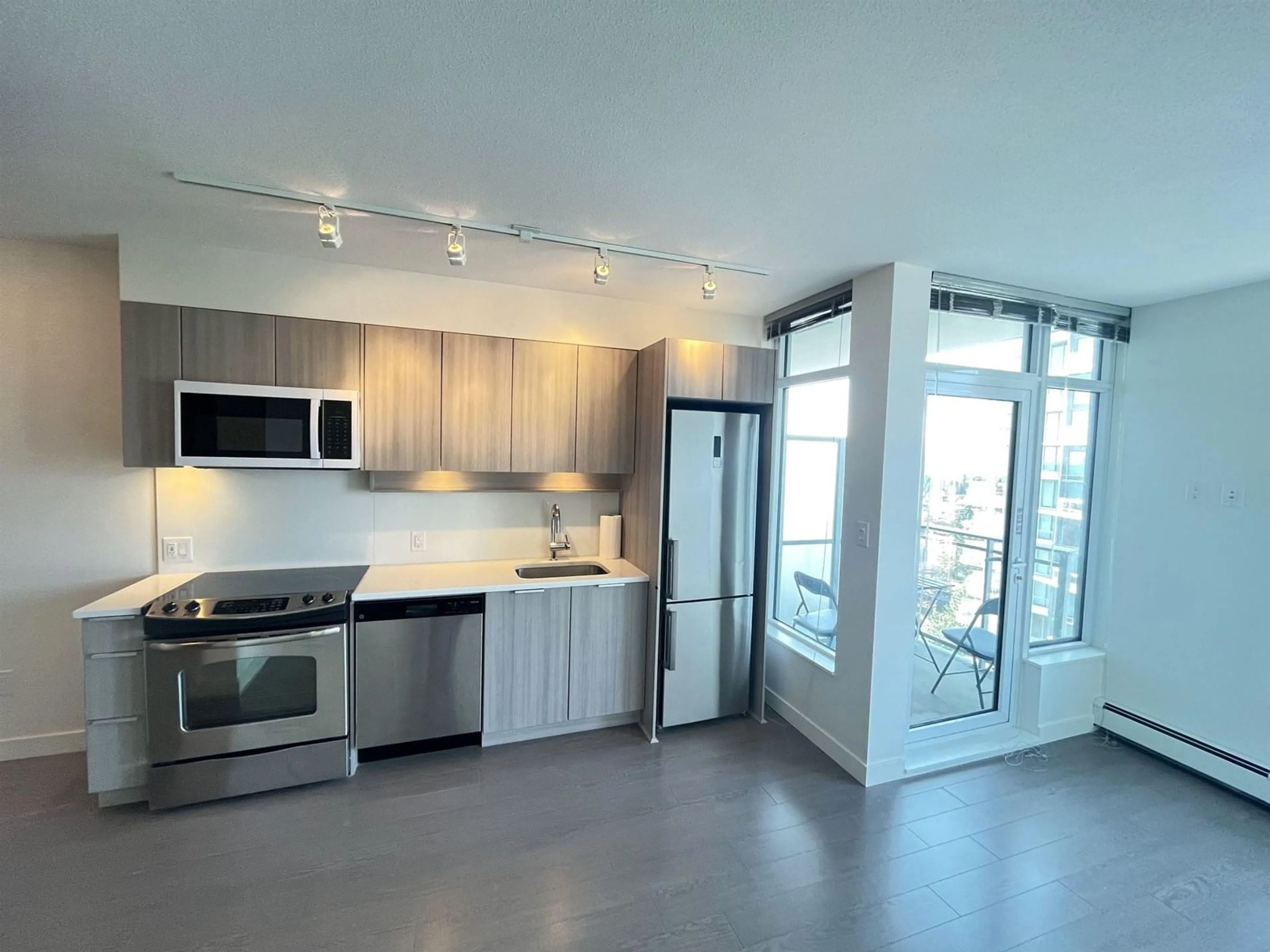 Unknown for 1813 - 13308 CENTRAL, Surrey British Columbia V3T0M4