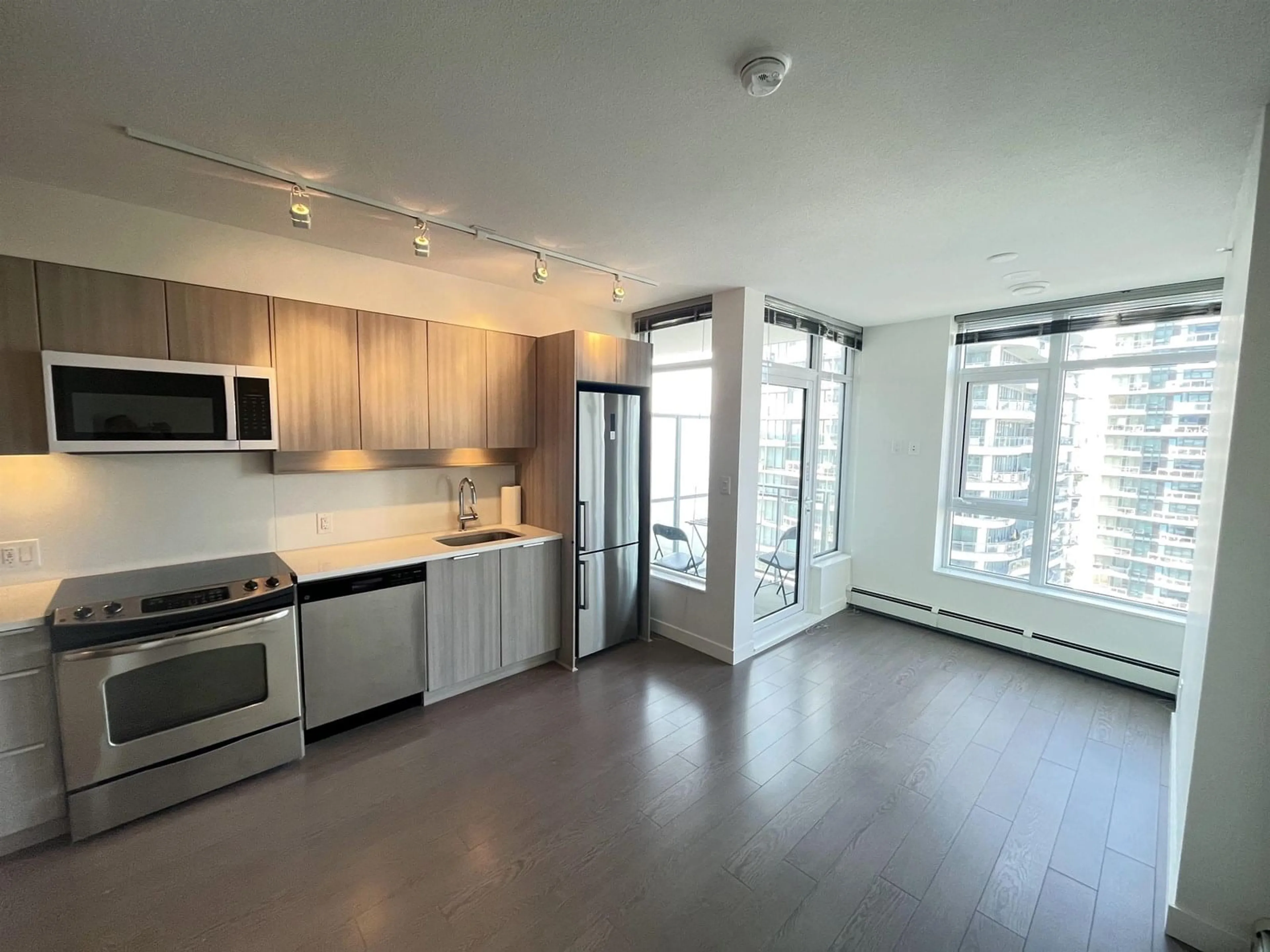 Unknown for 1813 - 13308 CENTRAL, Surrey British Columbia V3T0M4