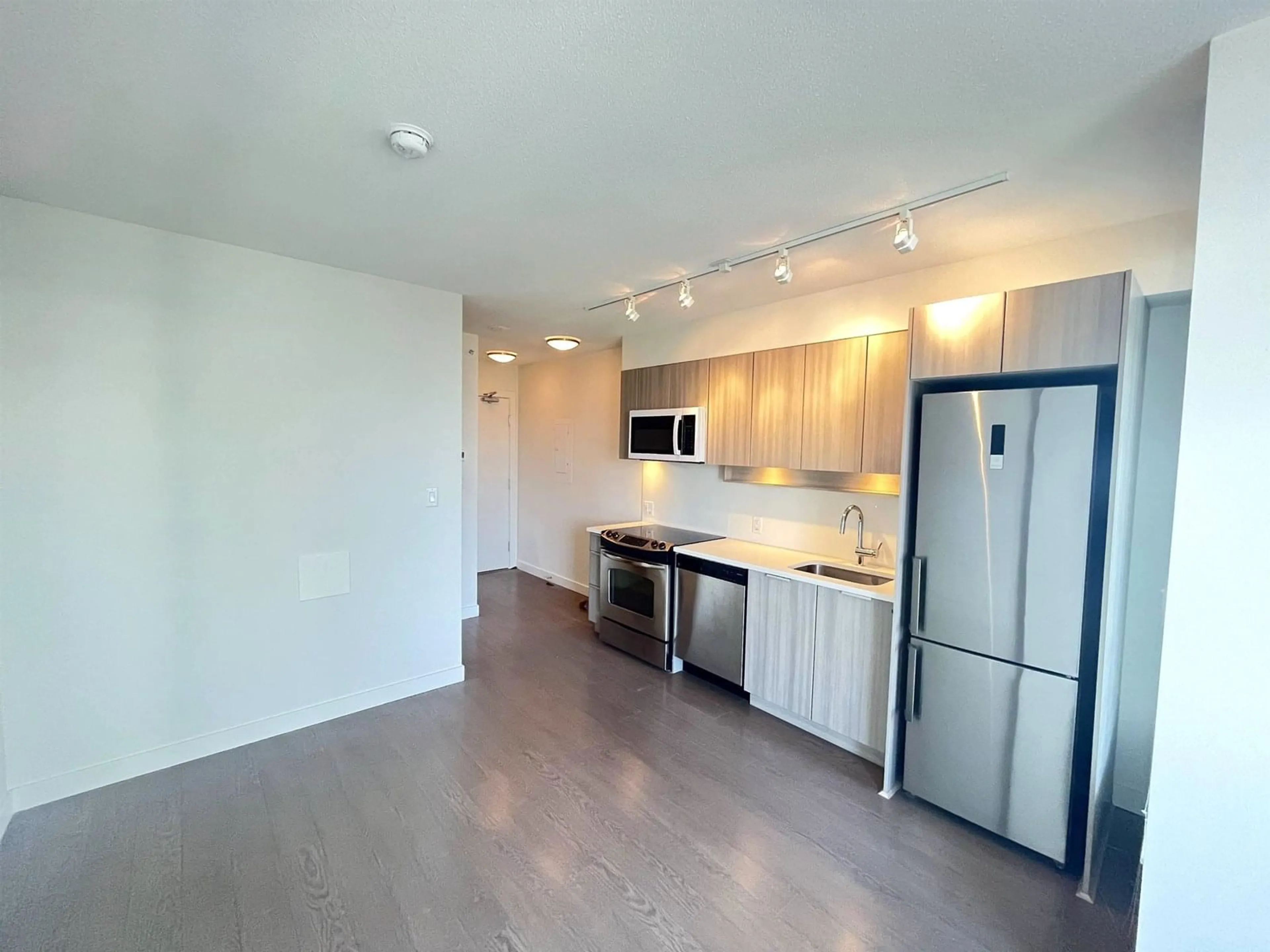 Unknown for 1813 - 13308 CENTRAL, Surrey British Columbia V3T0M4
