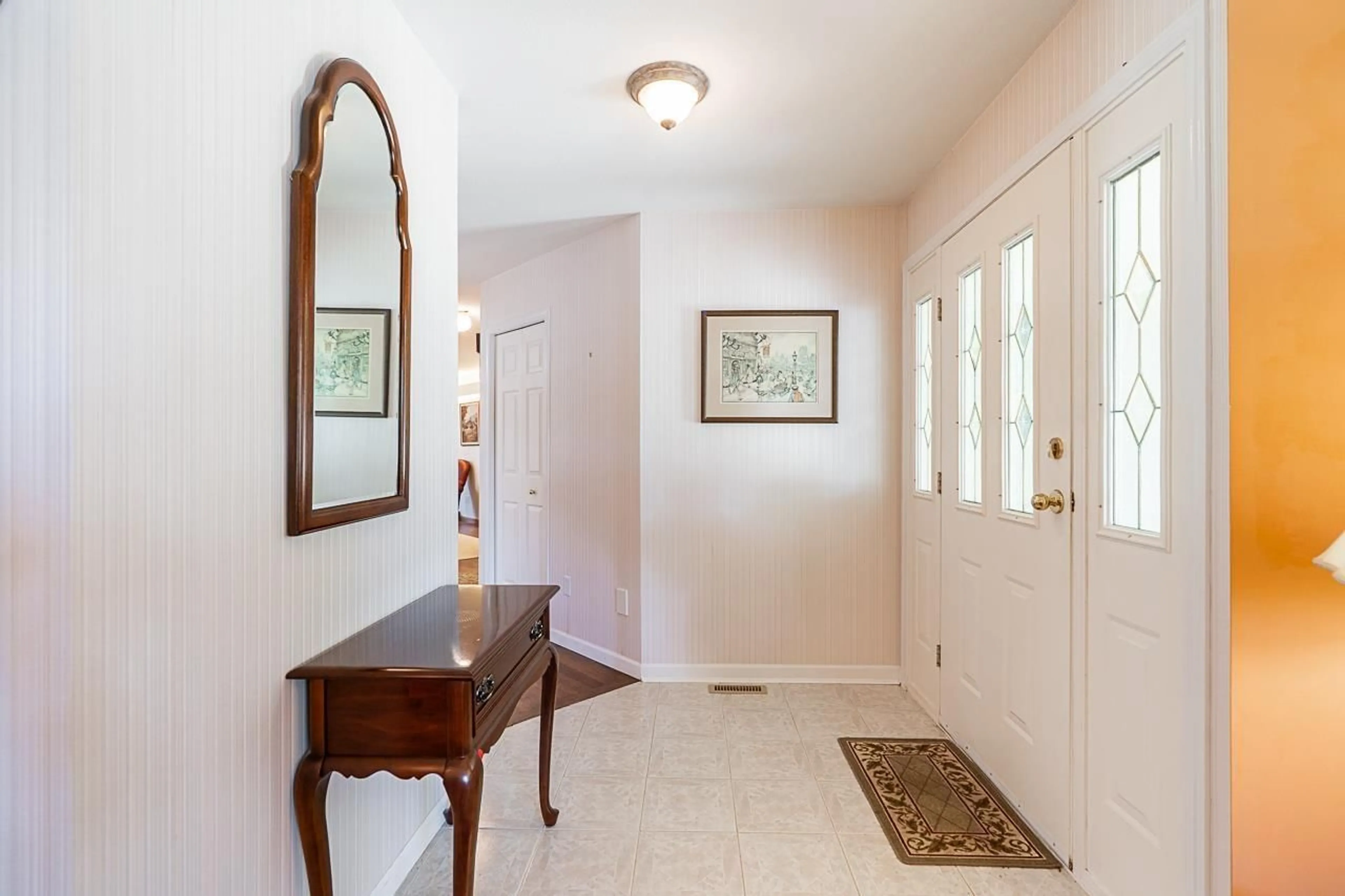 Indoor entryway for 2211 148A, Surrey British Columbia V4A9J2