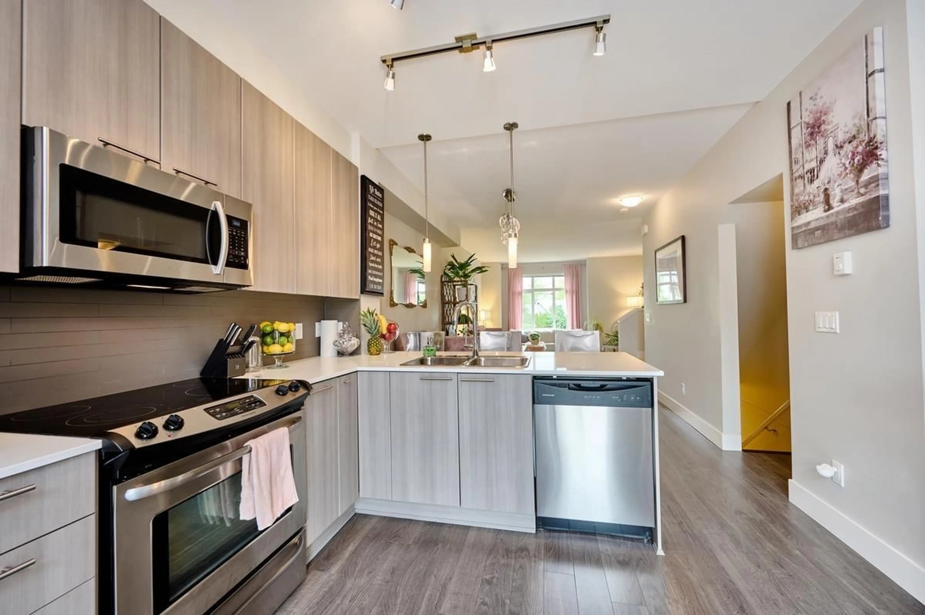 Open concept kitchen, unknown for 92 - 19433 68, Surrey British Columbia V4N6M8