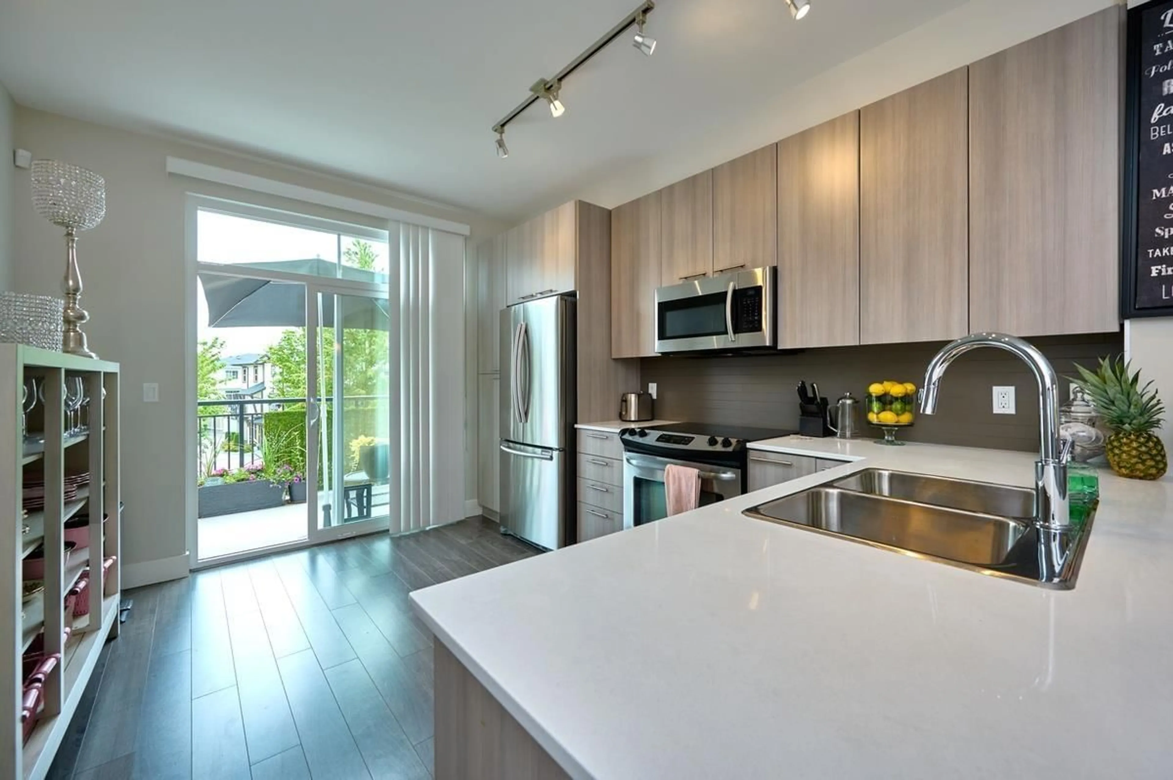 Open concept kitchen, unknown for 92 - 19433 68, Surrey British Columbia V4N6M8