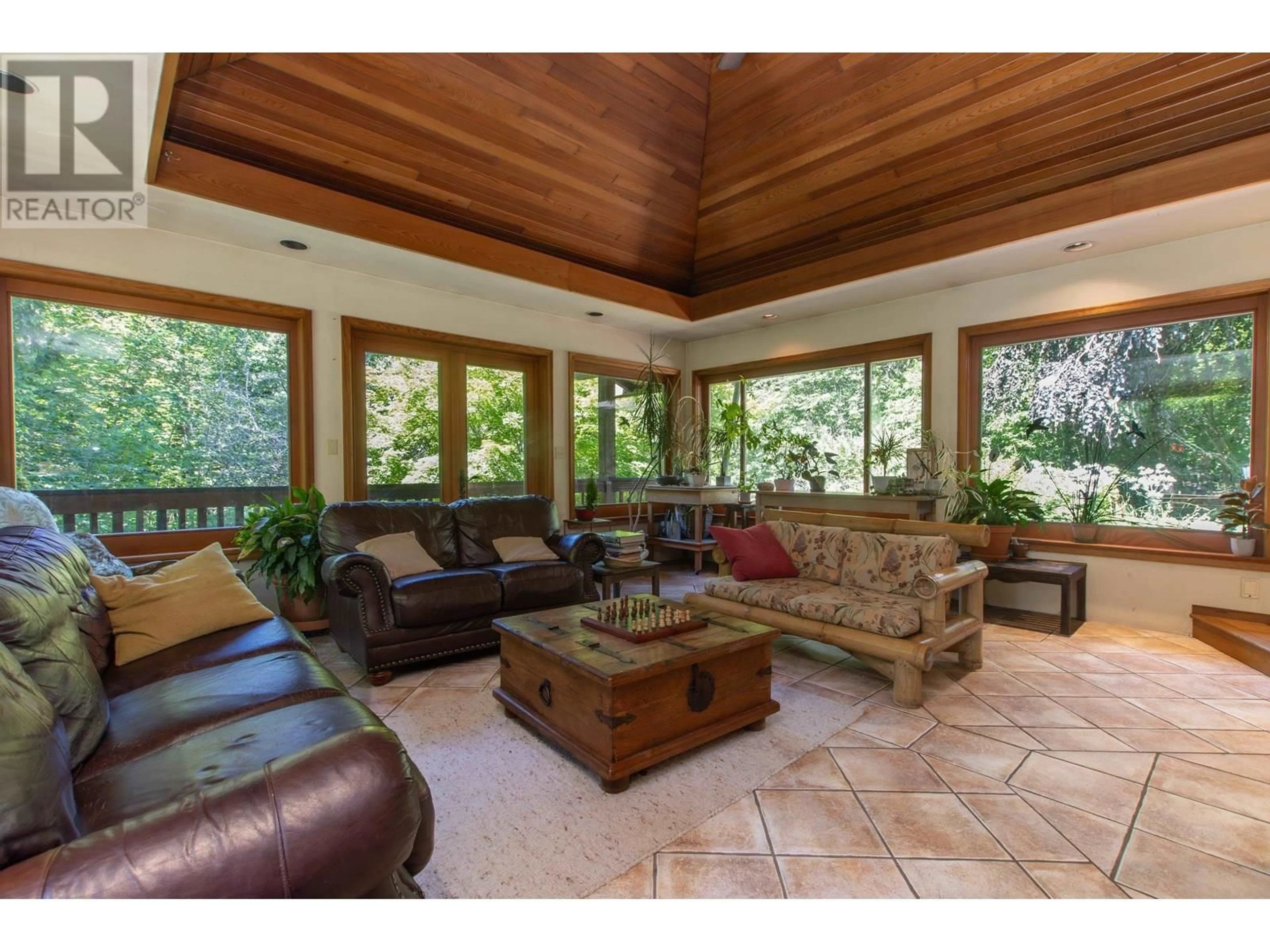 Living room with furniture, ceramic/tile floor for 5071 PARADISE VALLEY ROAD, Squamish British Columbia V0N1T0