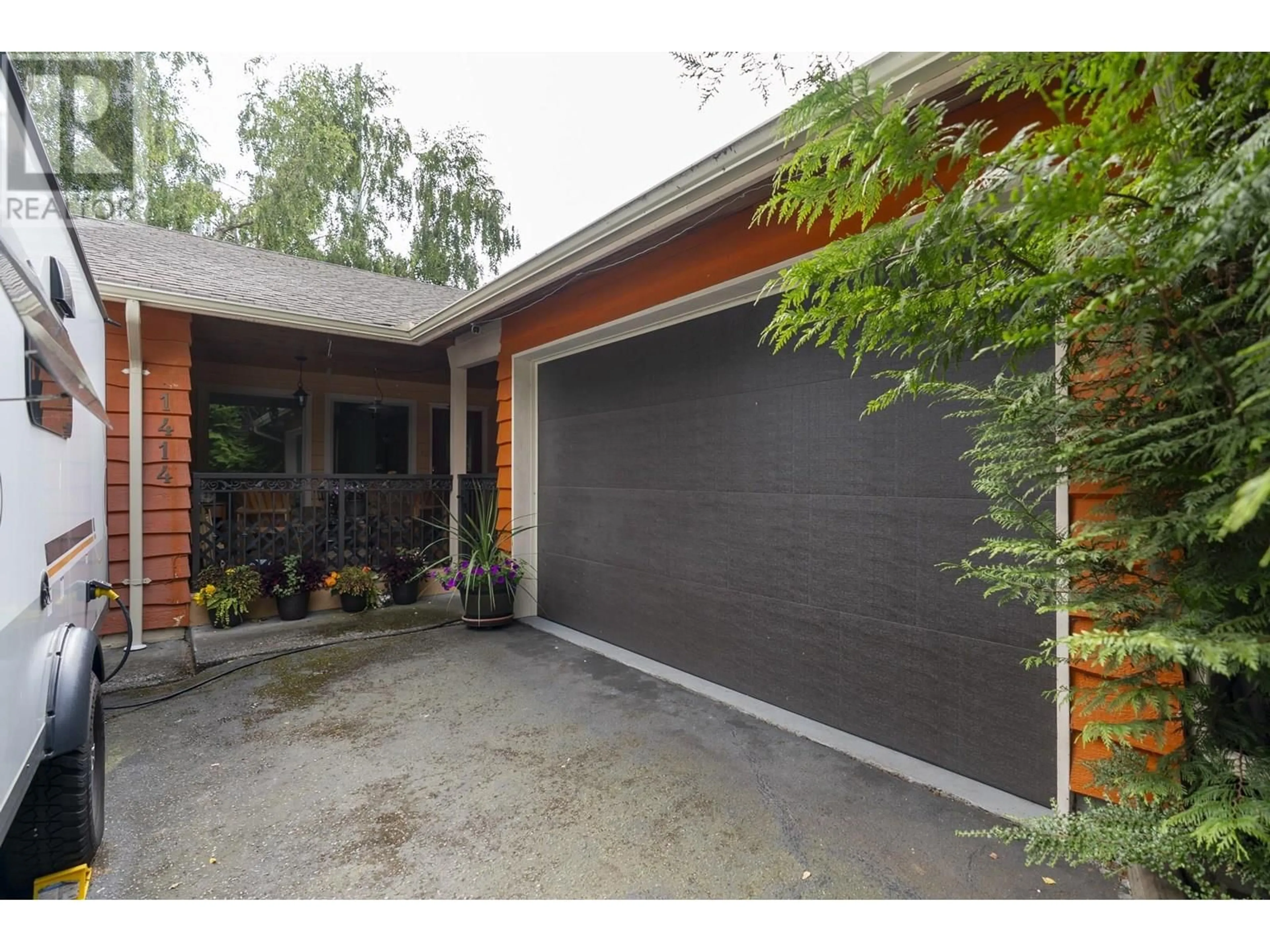 Indoor garage for 1414 53A STREET, Delta British Columbia V4M3E6