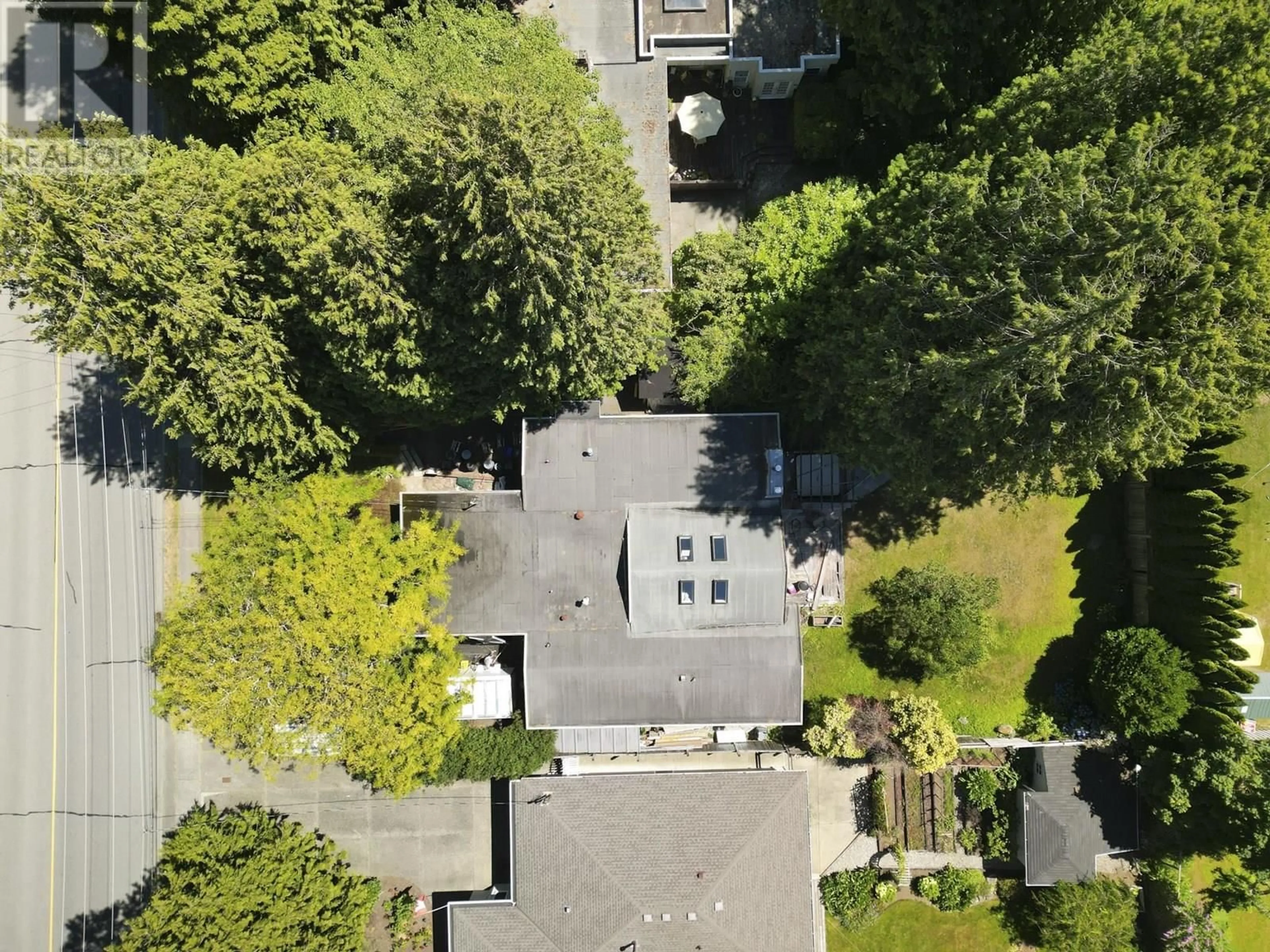 A pic from outside/outdoor area/front of a property/back of a property/a pic from drone, street for 5428 16 AVENUE, Delta British Columbia V4M2H6