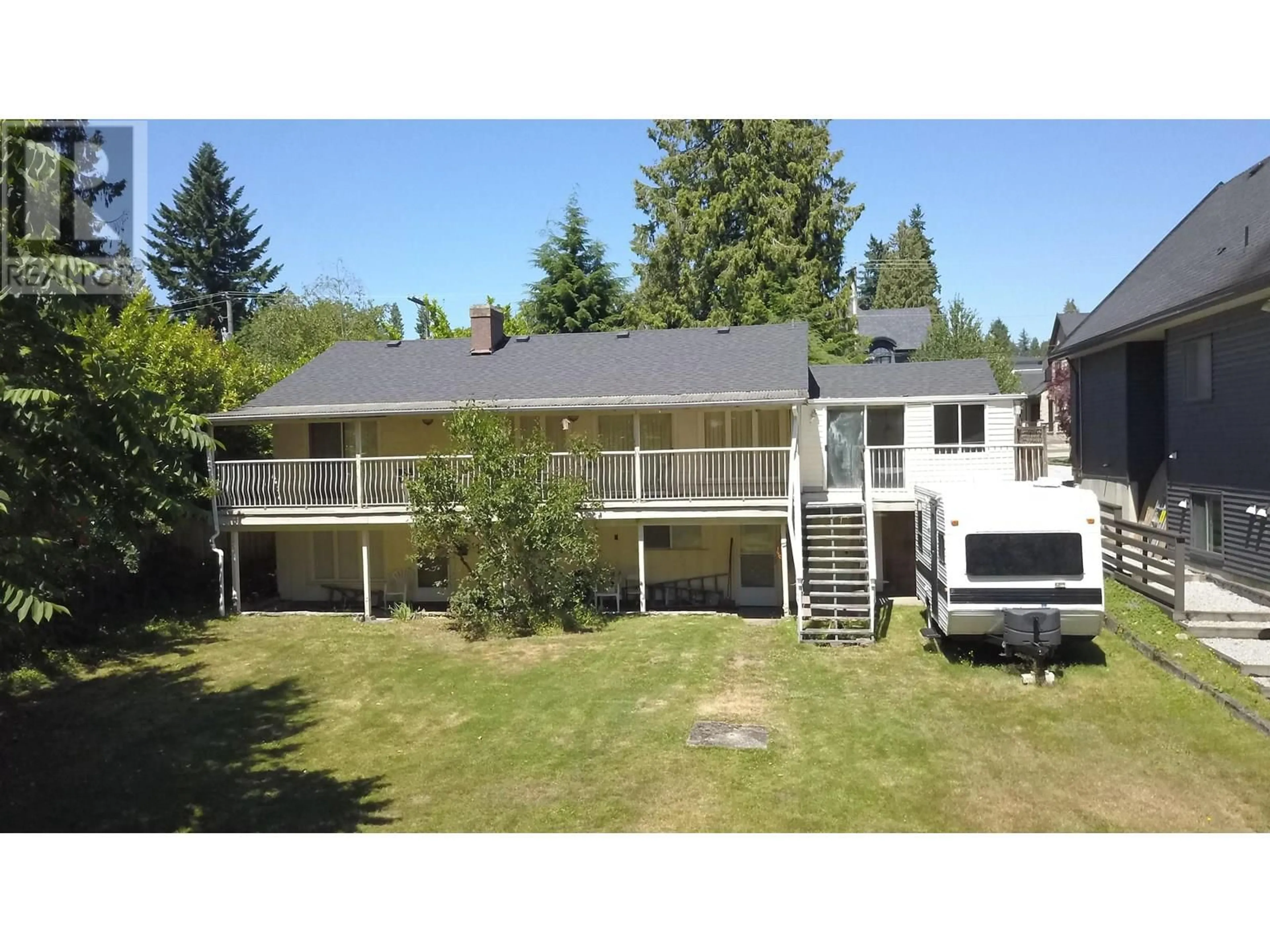 A pic from outside/outdoor area/front of a property/back of a property/a pic from drone, unknown for 840 ROCHESTER AVENUE, Coquitlam British Columbia V3K2W2