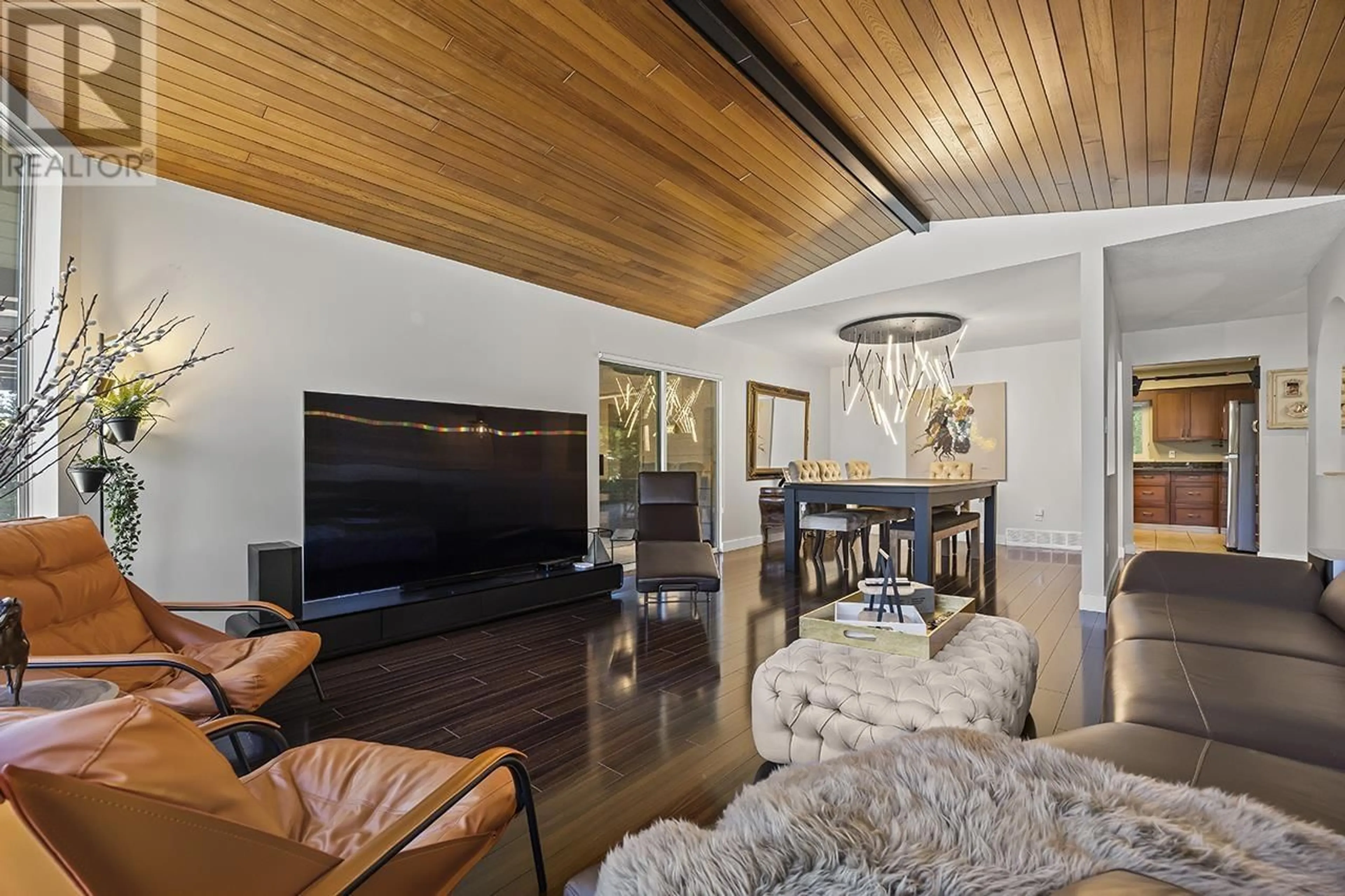 Living room with furniture, wood/laminate floor for 3155 CARDINAL DRIVE, Burnaby British Columbia V5A2T5