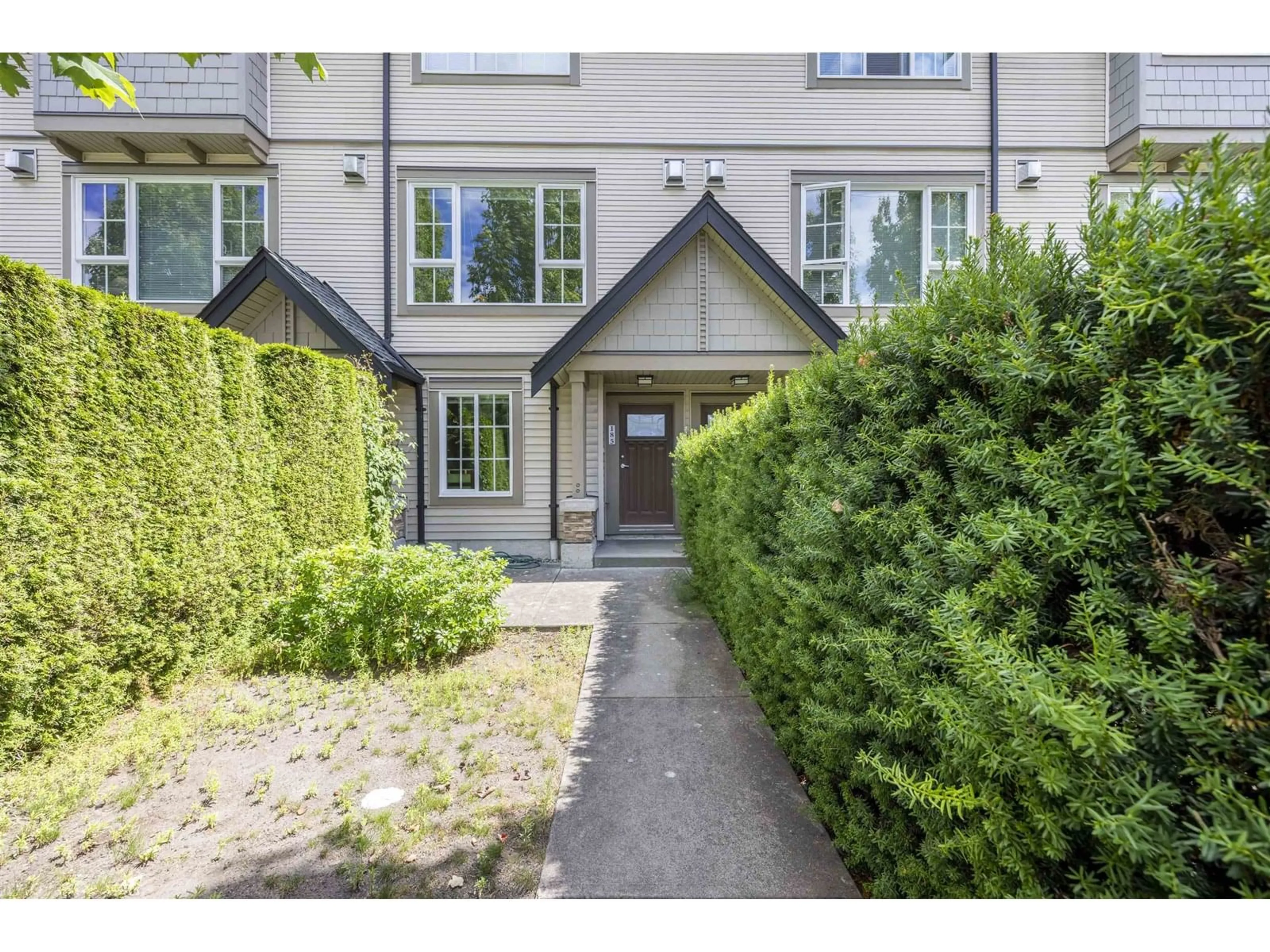Indoor entryway for 185 - 2501 161A, Surrey British Columbia V3Z7Y6