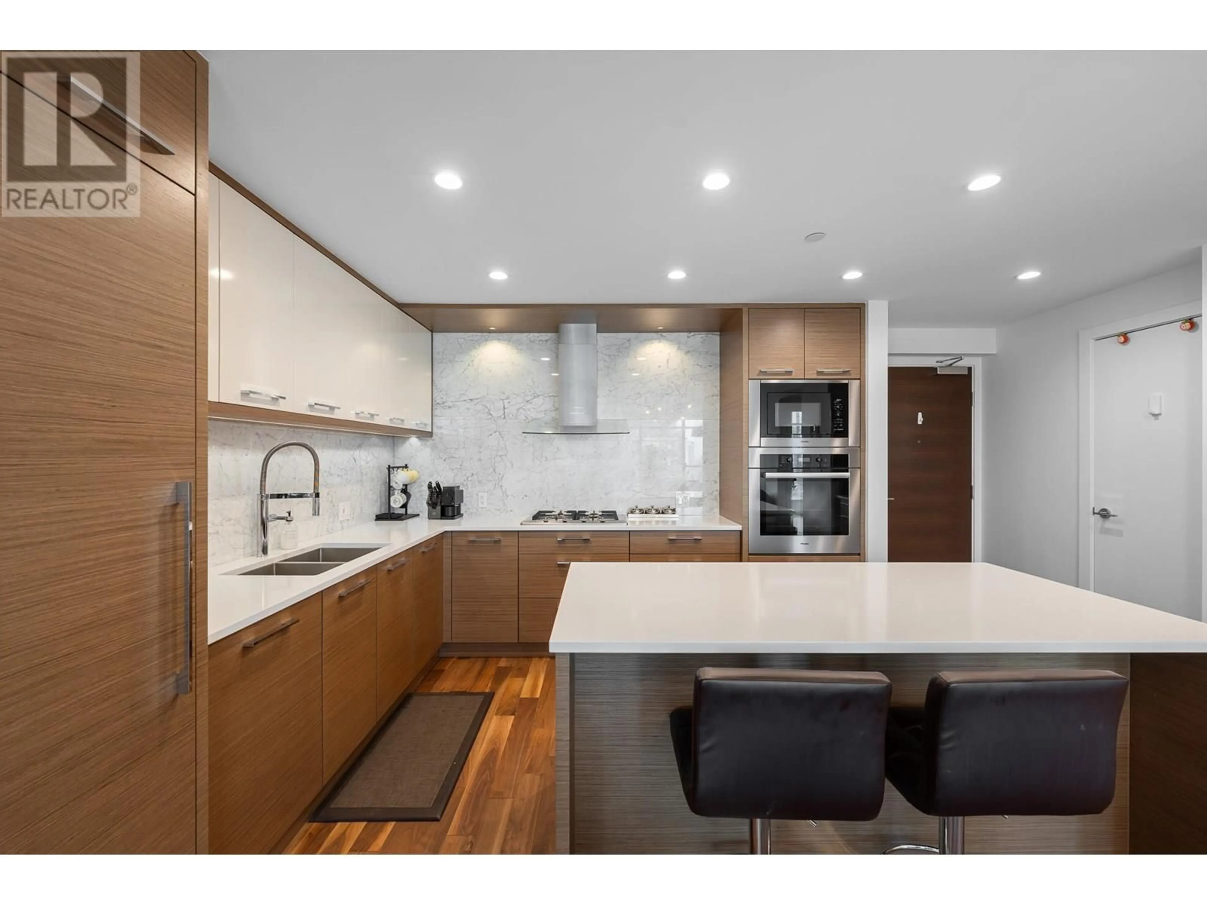 Contemporary kitchen, unknown for 1905 - 4360 BERESFORD STREET, Burnaby British Columbia V5H0G2
