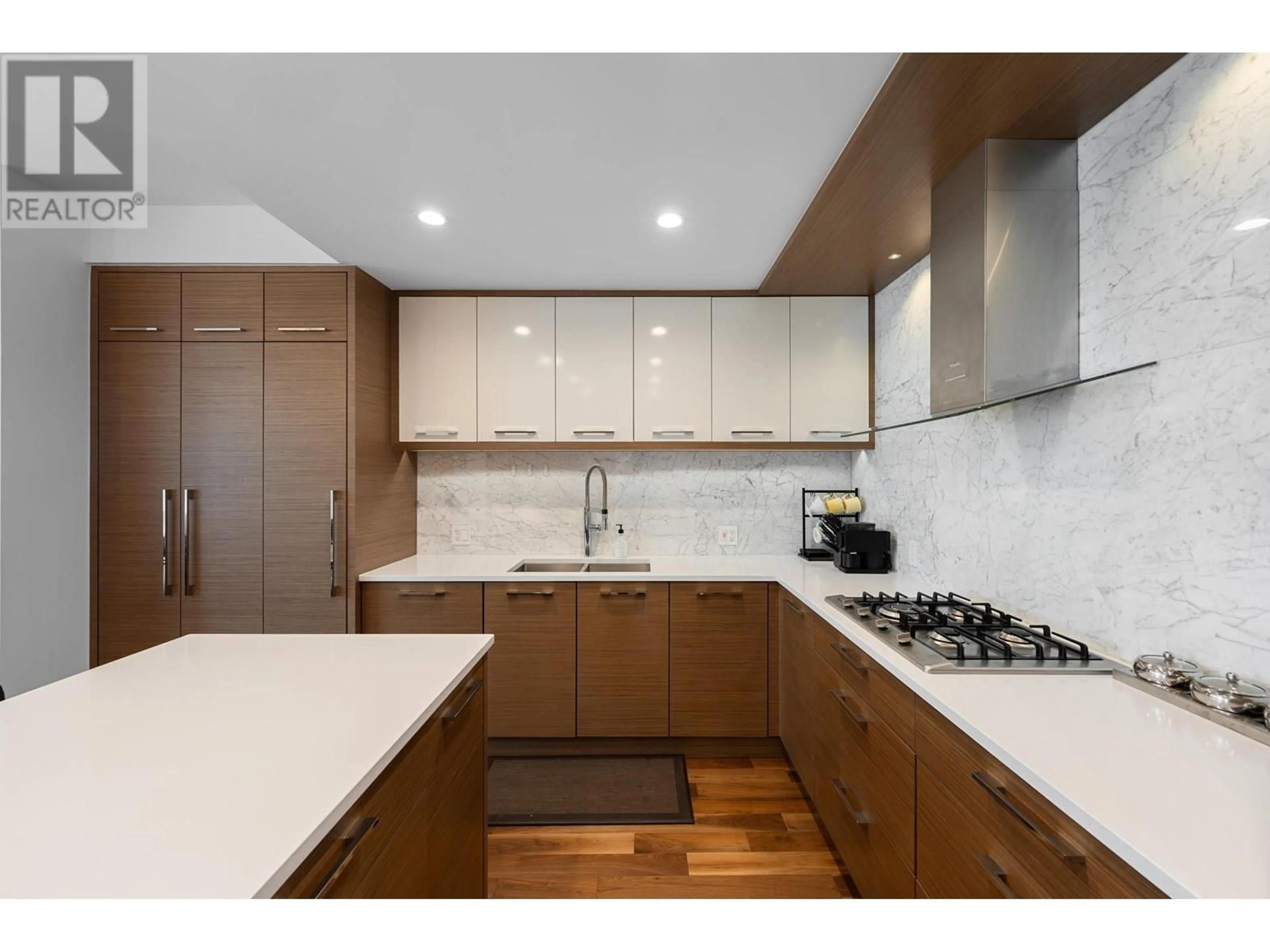 Contemporary kitchen, unknown for 1905 - 4360 BERESFORD STREET, Burnaby British Columbia V5H0G2
