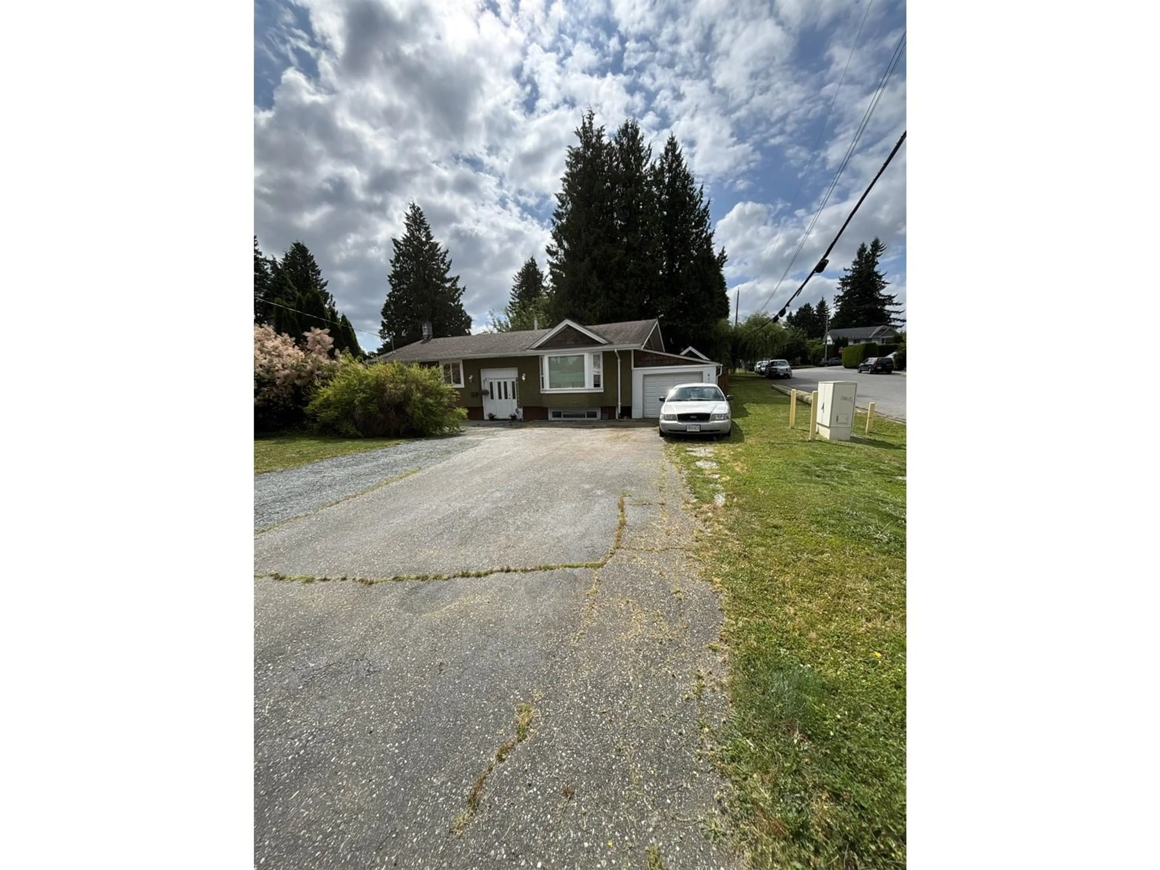 A pic from outside/outdoor area/front of a property/back of a property/a pic from drone, street for 8141 WAXBERRY, Mission British Columbia V2V5C3