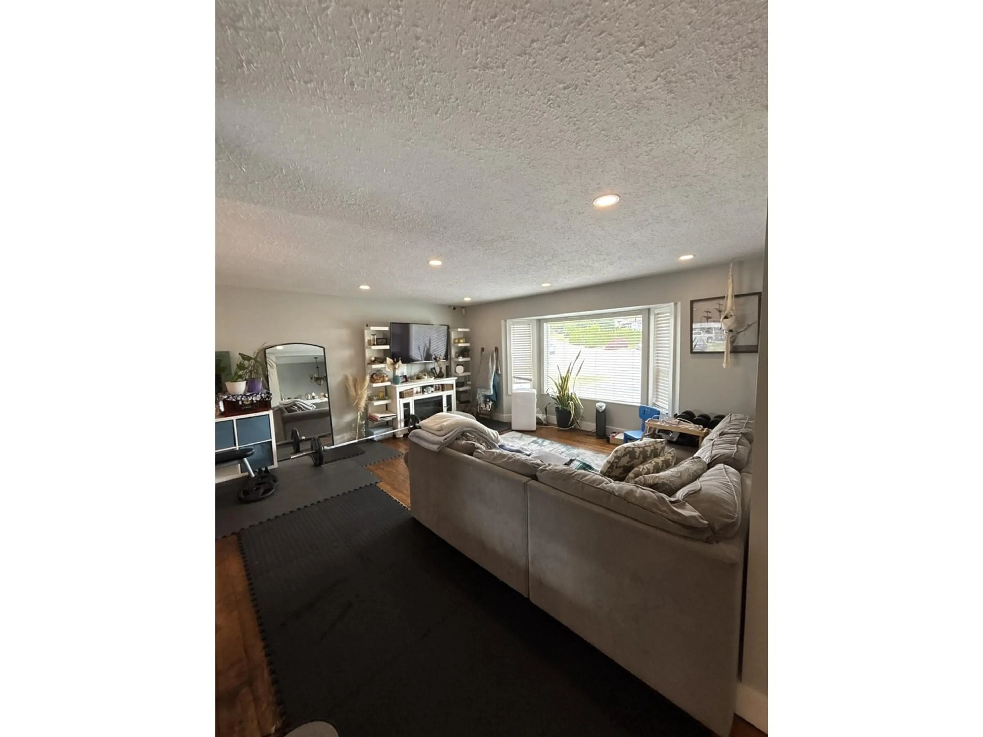 Living room with furniture, unknown for 8141 WAXBERRY, Mission British Columbia V2V5C3