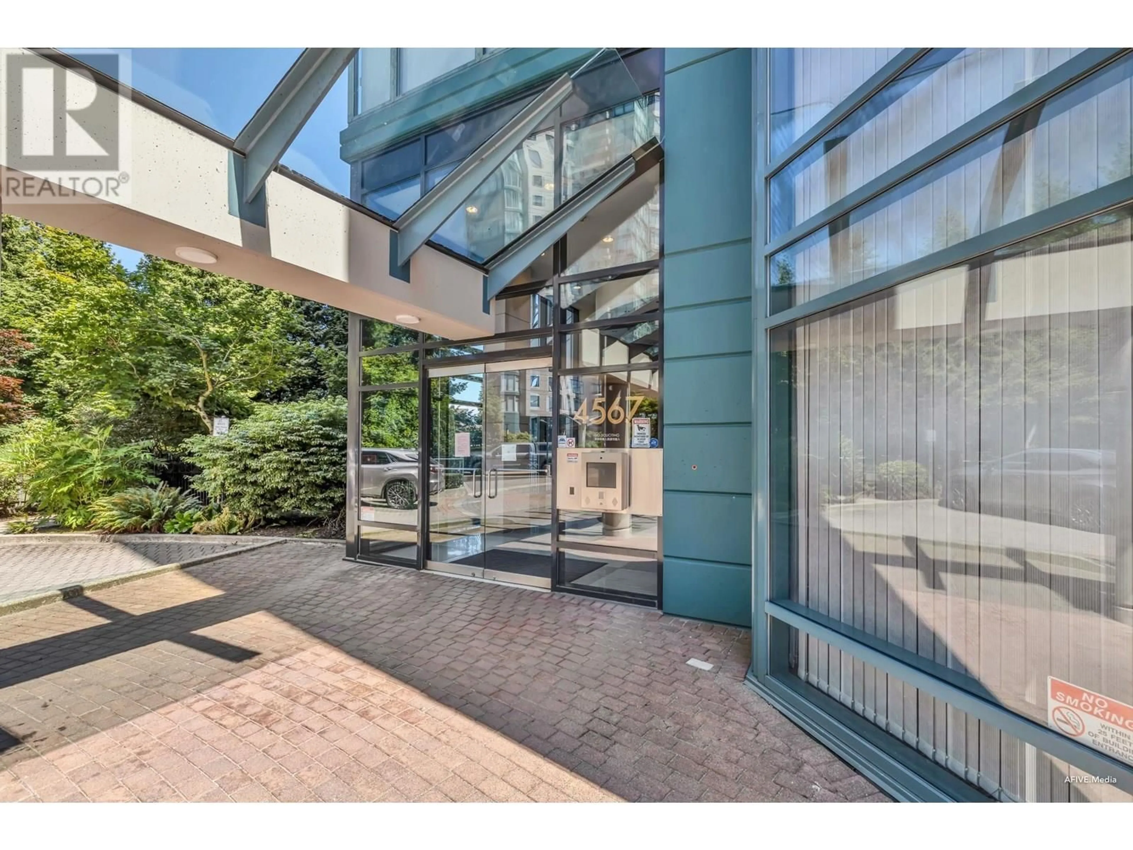 Indoor foyer for 1102 - 4567 HAZEL STREET, Burnaby British Columbia V5H4V4