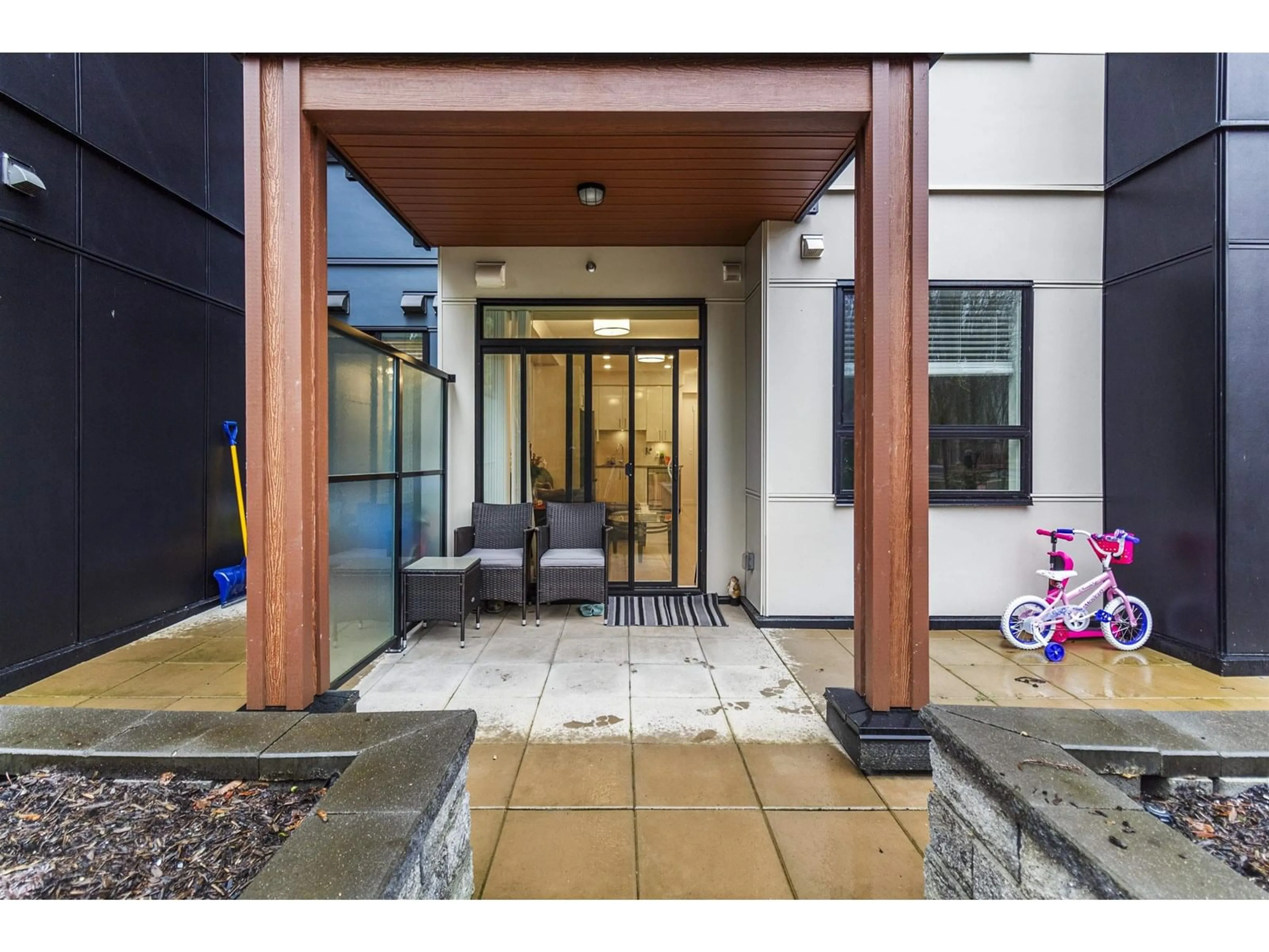Indoor foyer for 105 - 32690 14TH, Mission British Columbia V2V0K5
