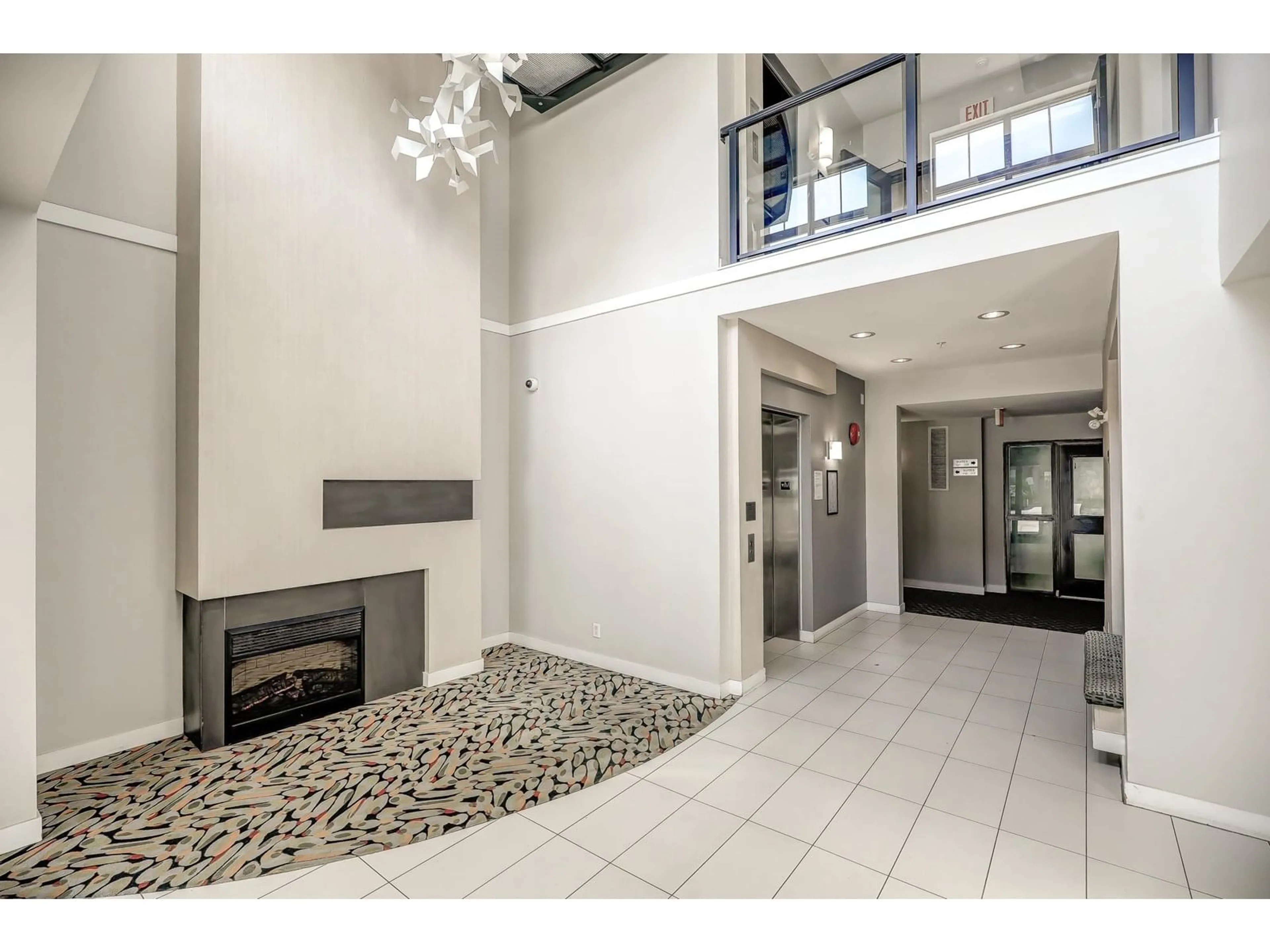 Indoor foyer for 311 - 33546 HOLLAND, Abbotsford British Columbia V2S0C1