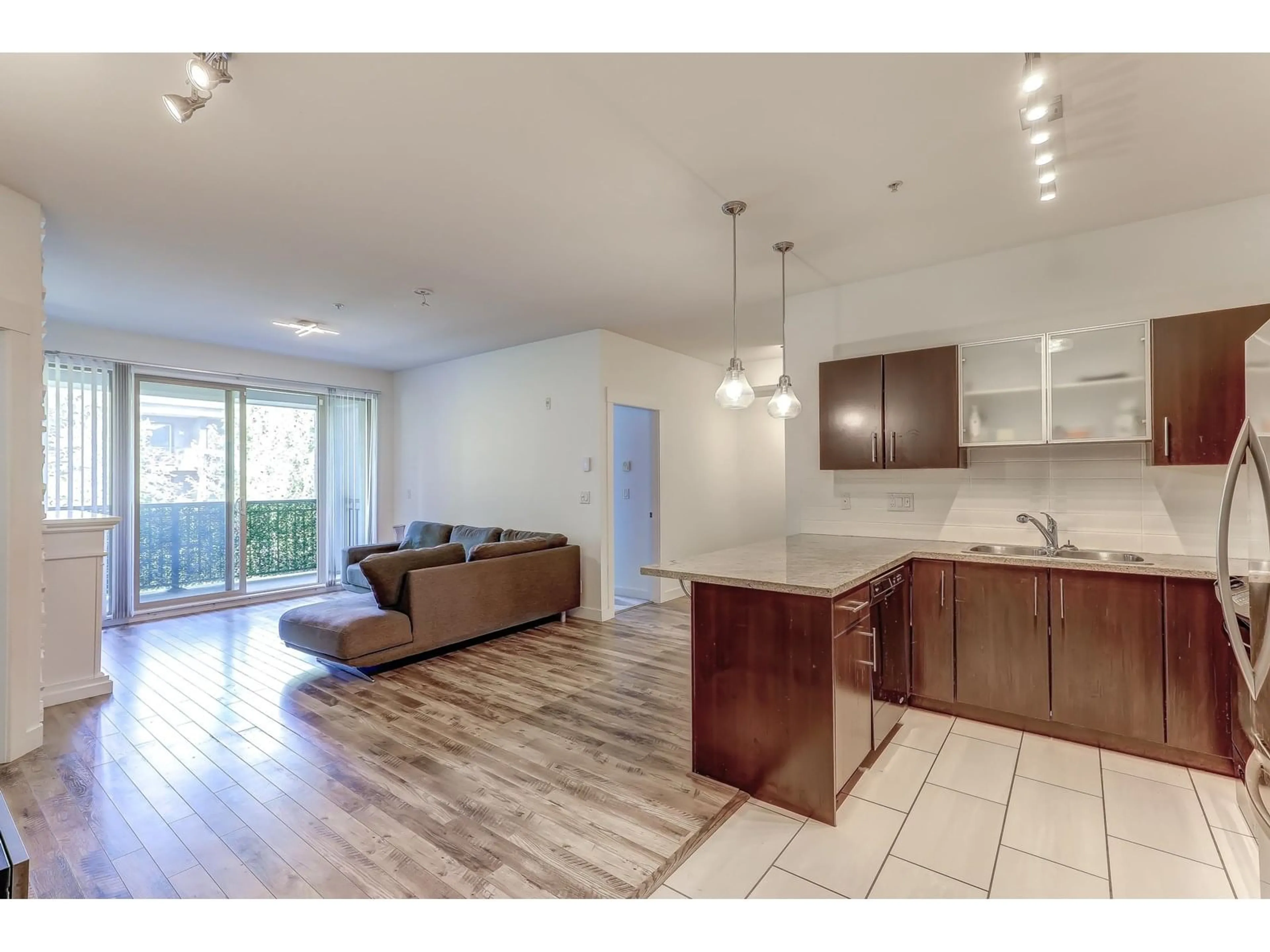 Open concept kitchen, wood/laminate floor for 311 - 33546 HOLLAND, Abbotsford British Columbia V2S0C1