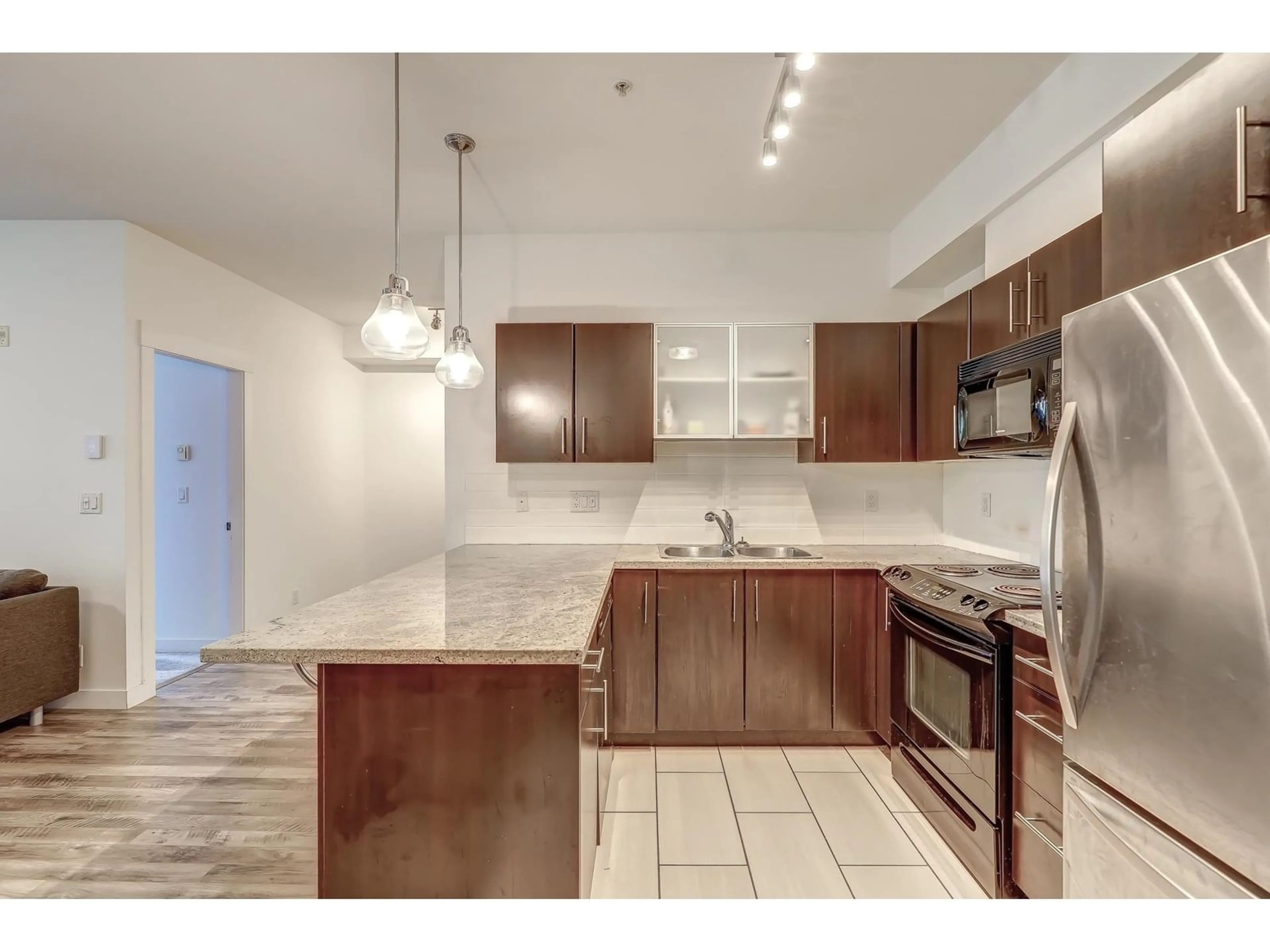 Standard kitchen, unknown for 311 - 33546 HOLLAND, Abbotsford British Columbia V2S0C1