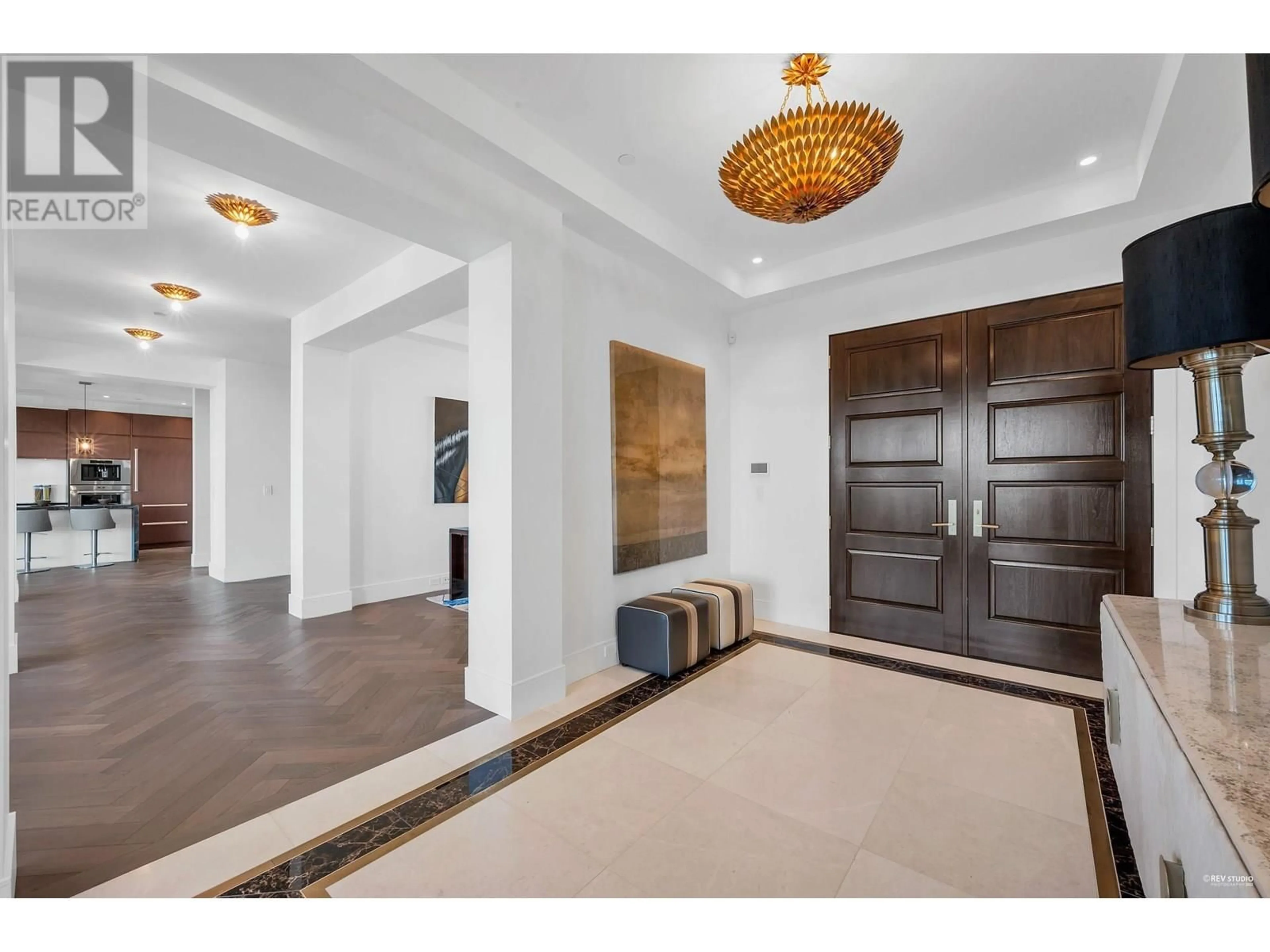 Indoor foyer for 2111 UNION COURT, West Vancouver British Columbia V7S0B1