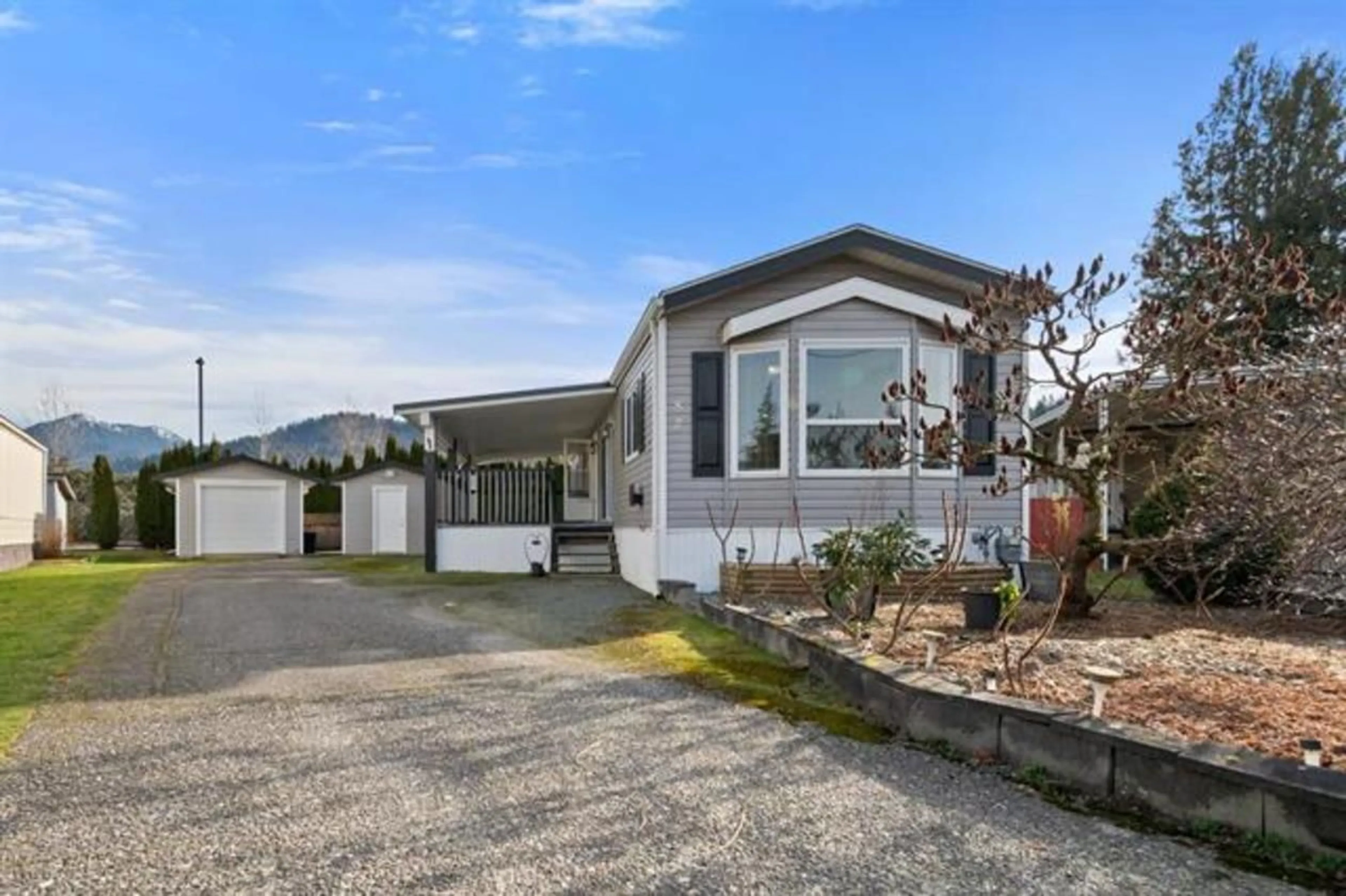 Home with vinyl exterior material, street for 82 - 6338 VEDDER ROAD, Chilliwack British Columbia V2R3R3