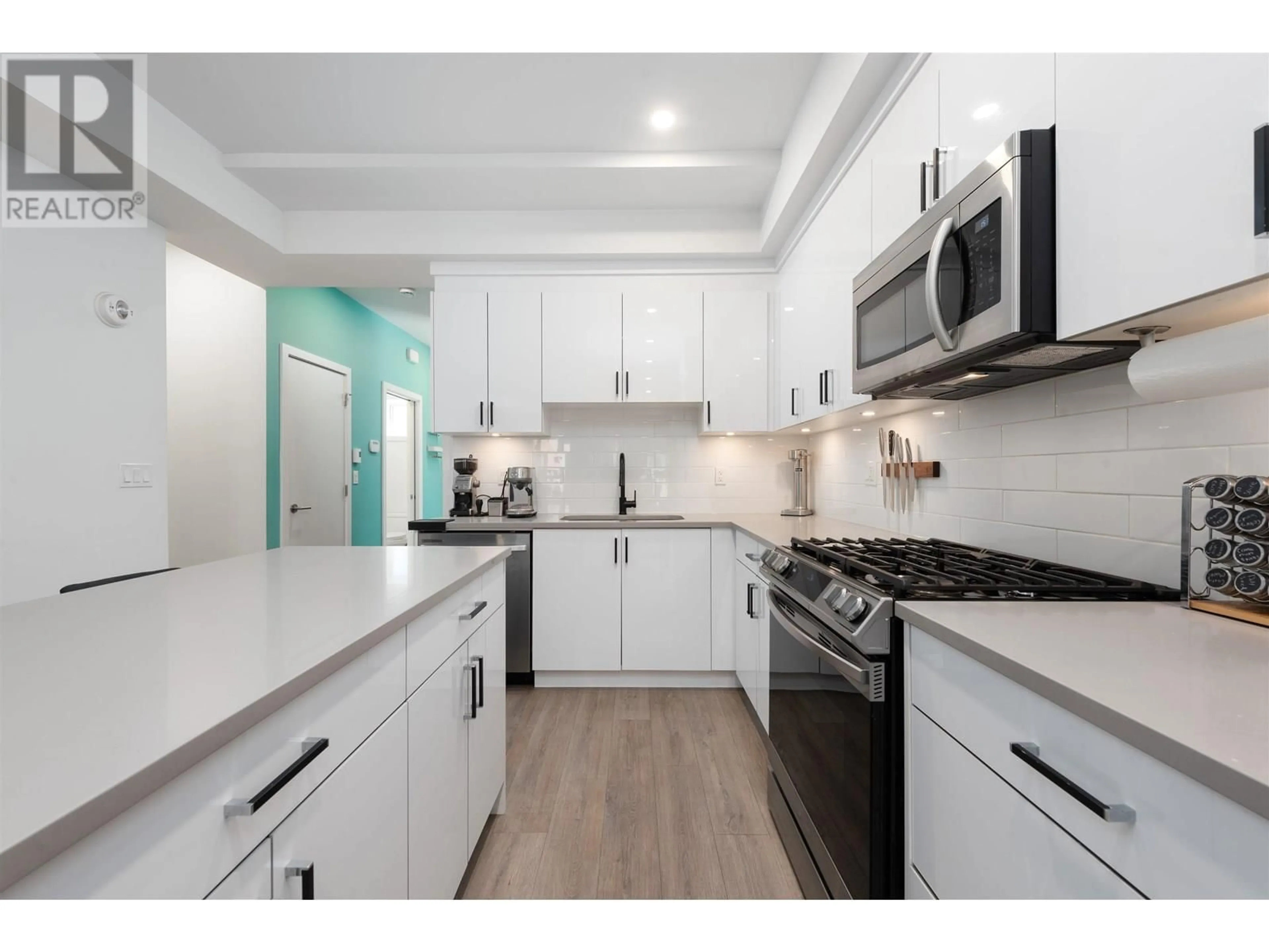Open concept kitchen, unknown for 215 - 37808 THIRD AVENUE, Squamish British Columbia V8B1B9