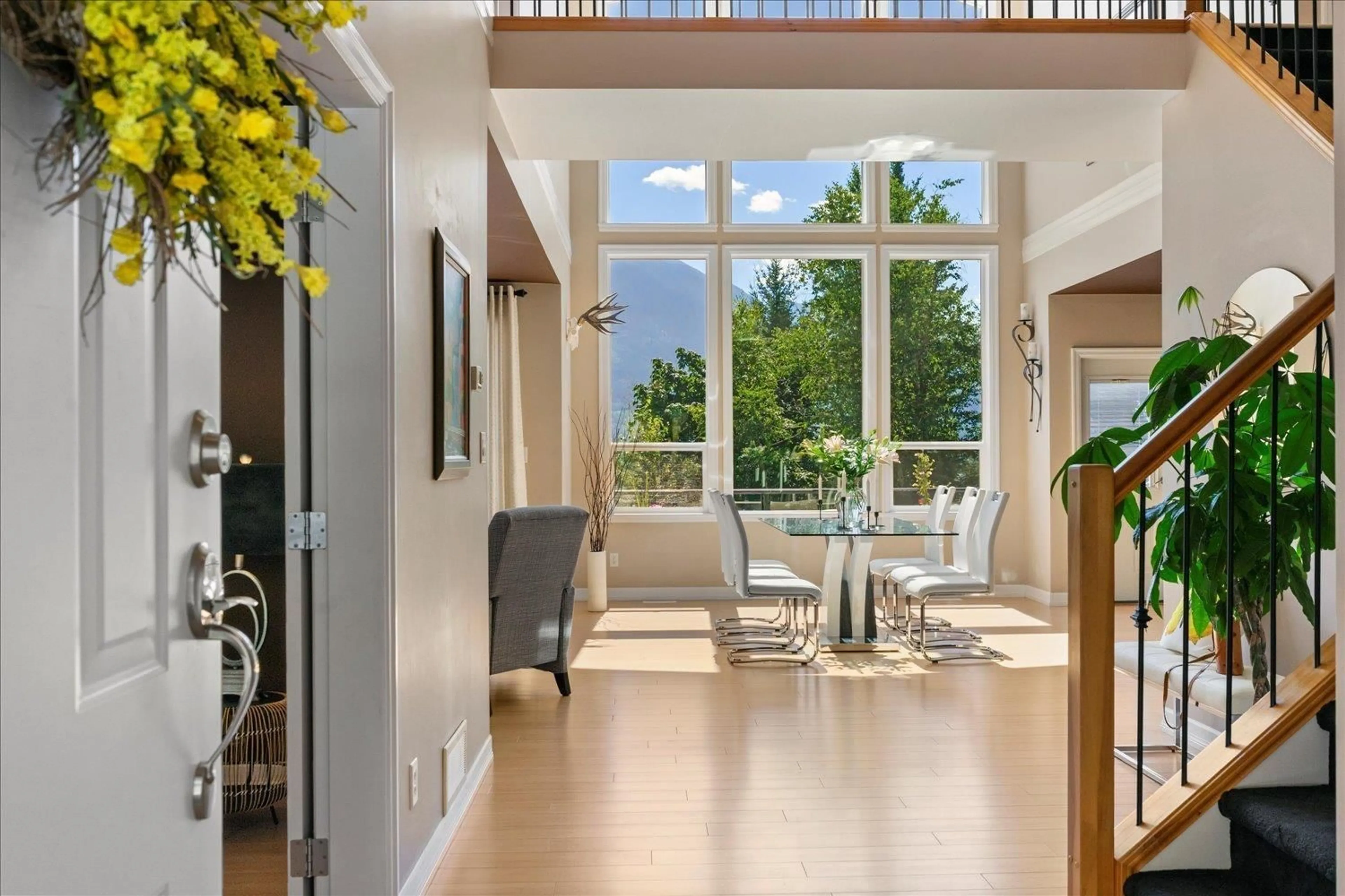 Indoor foyer for 45928 WEEDEN DRIVE, Chilliwack British Columbia V2R5X2